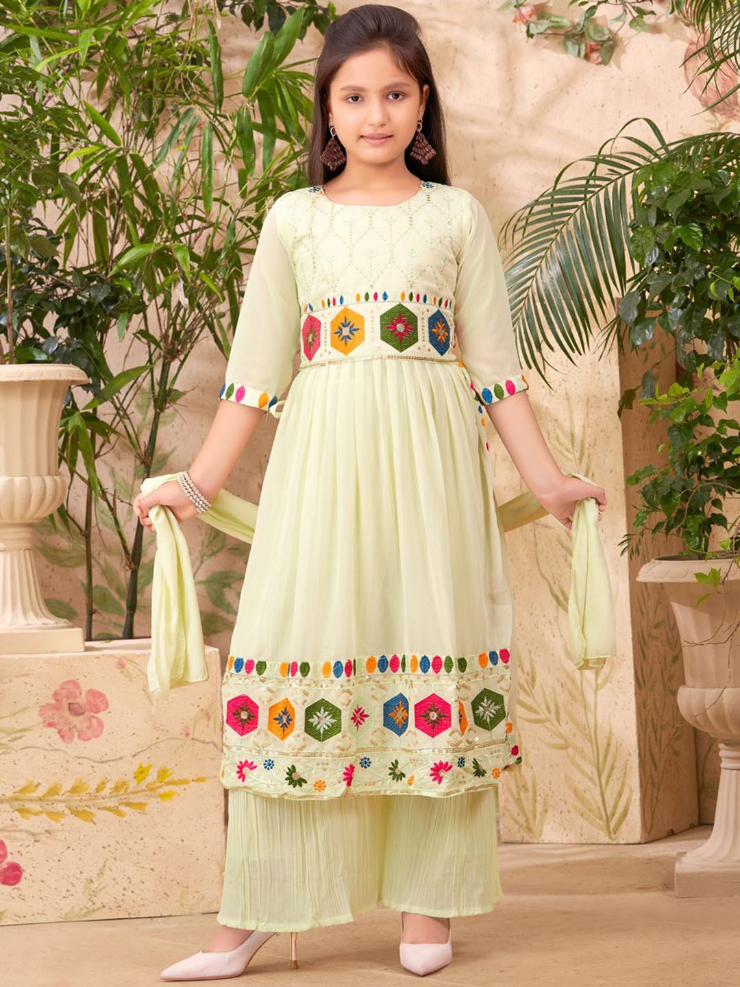 

BAESD Girls Embroidered Regular Thread Work Kurta with Palazzos & With Dupatta, Sea green