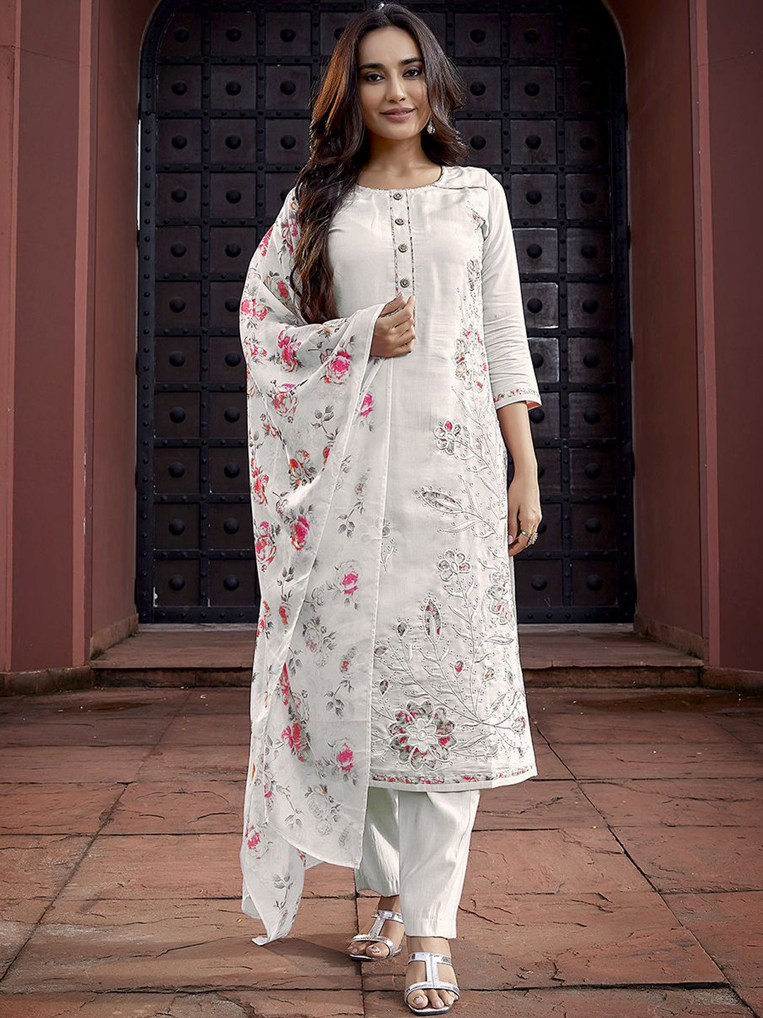 

DIVASTRI Women Floral Embroidered Regular Thread Work Kurta with Trousers & With Dupatta, White