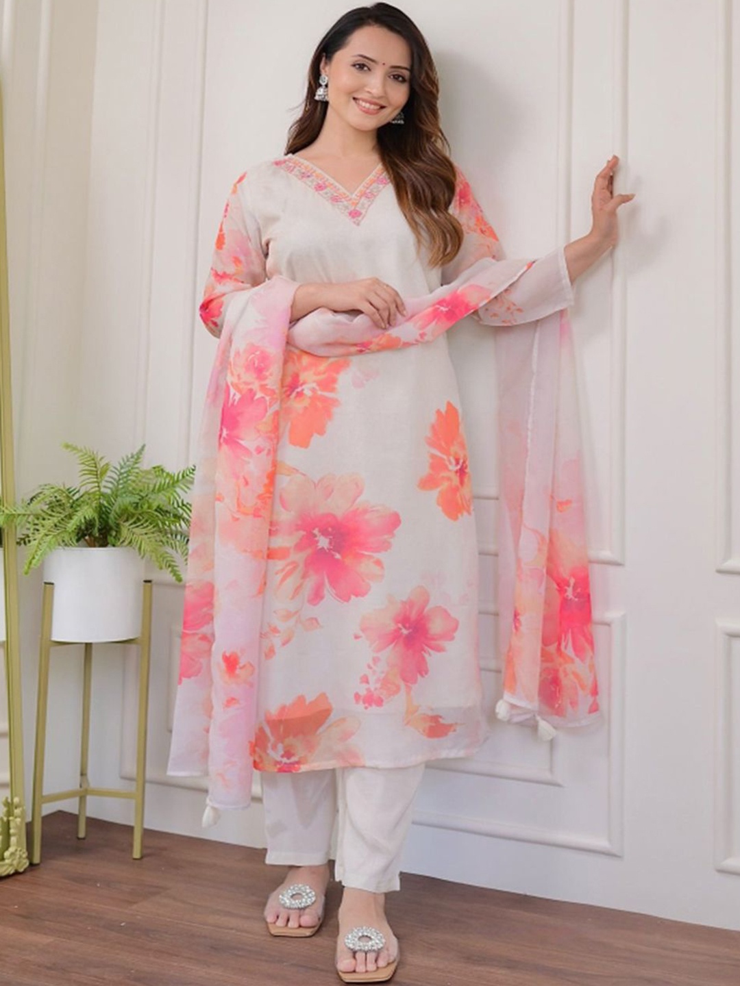 

Lilots Women Floral Embroidered Regular Kurta with Trousers & With Dupatta, Off white