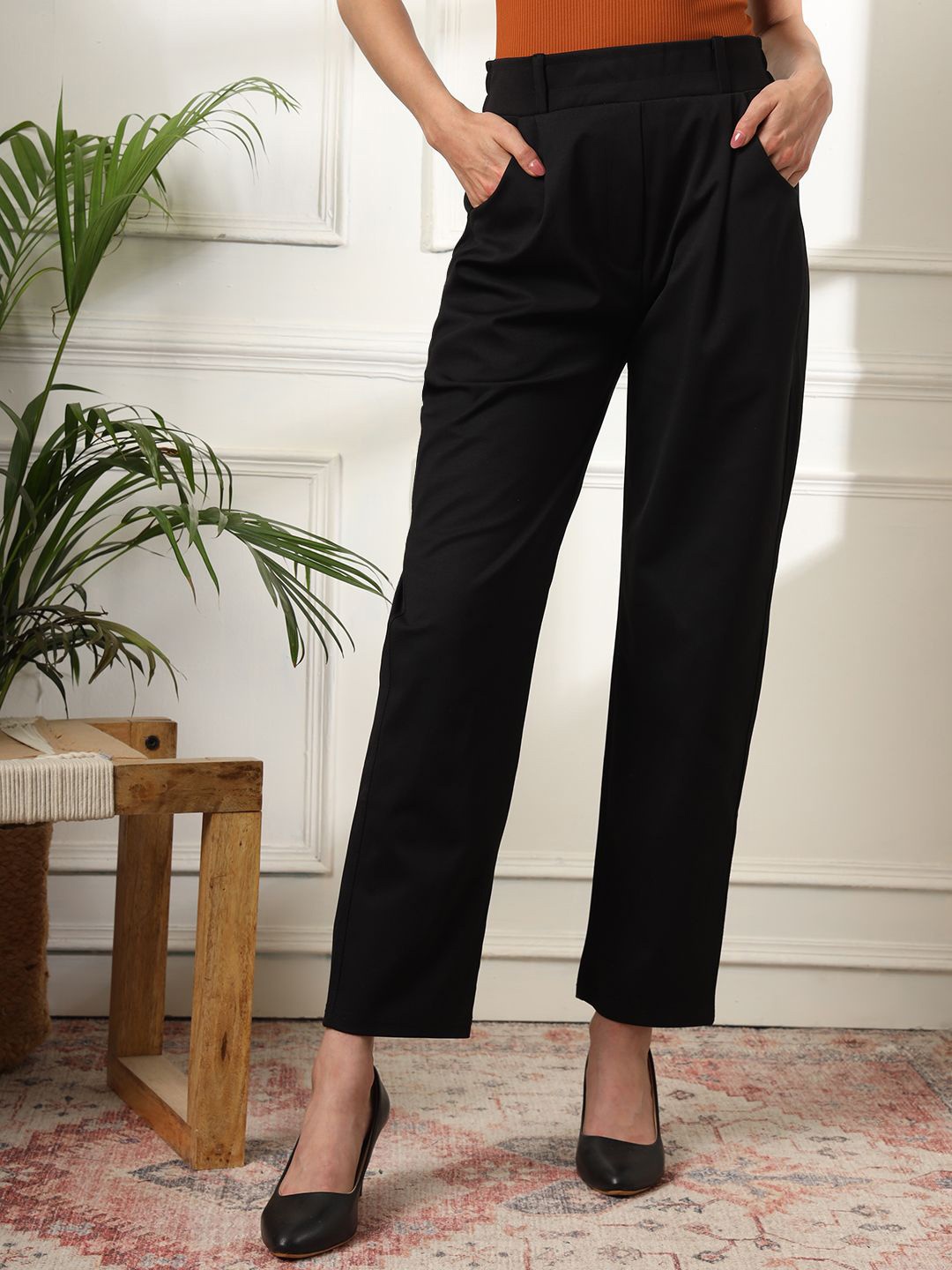 

FITHUB Women High-Rise Pleated Trousers, Black