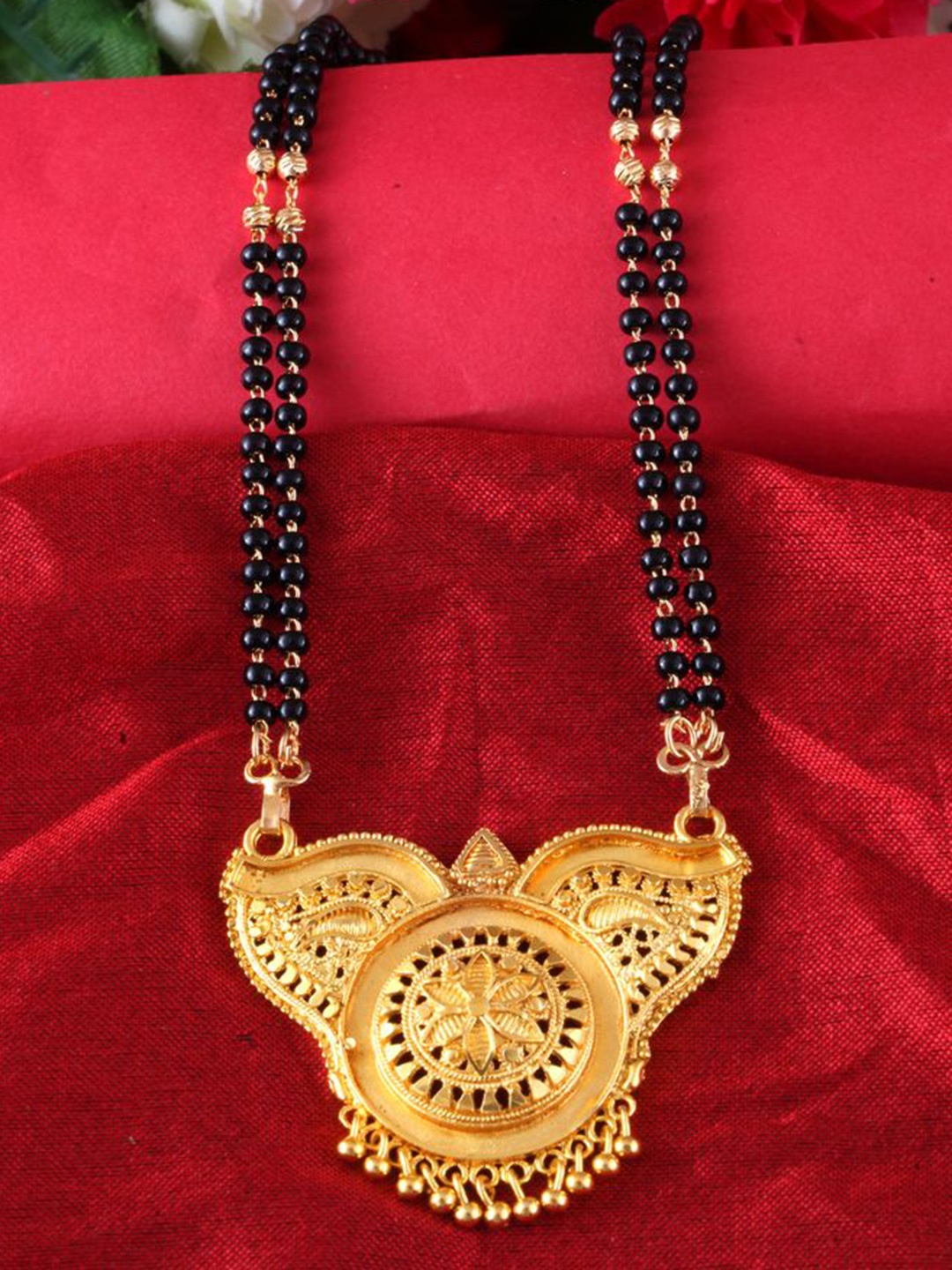 

DIVASTRI Gold-Plated Artificial Beads Mangalsutra