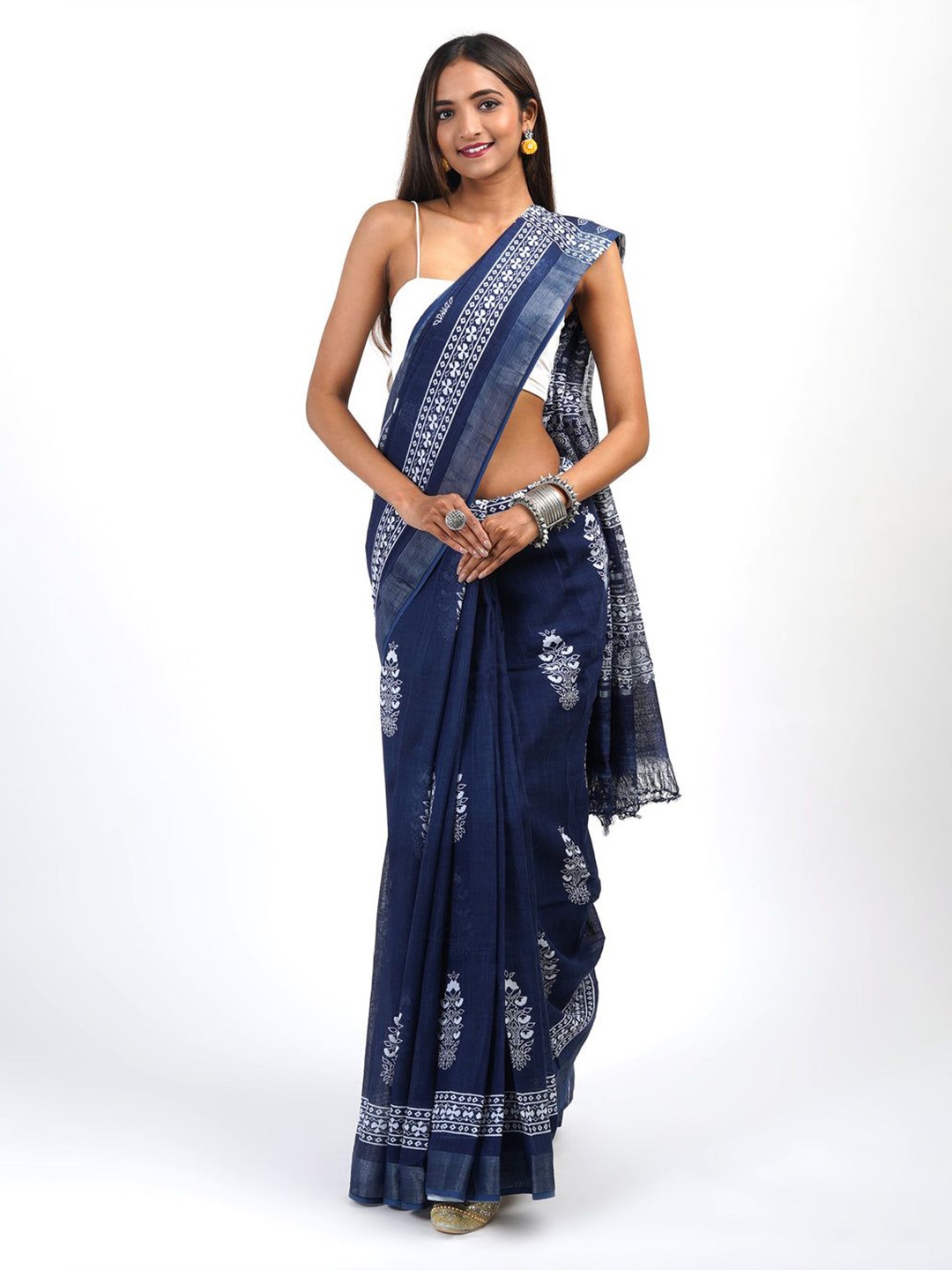 

SWADESI STUFF Floral Pure Georgette Saree, Blue