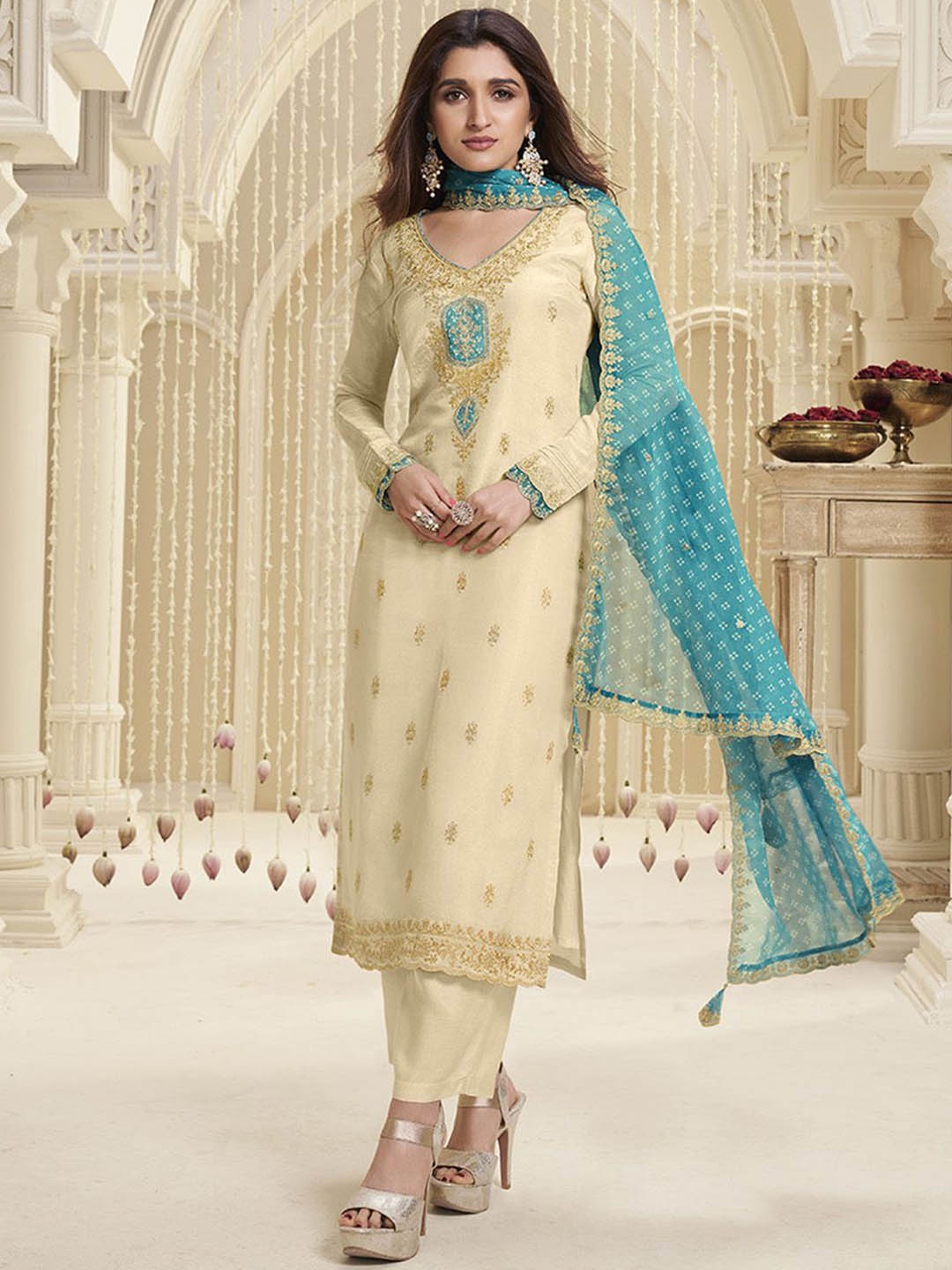 

Seerat Women Ethnic Motifs Embroidered Regular Thread Work Pure Silk Kurta with Trousers & With Dupatta, Cream