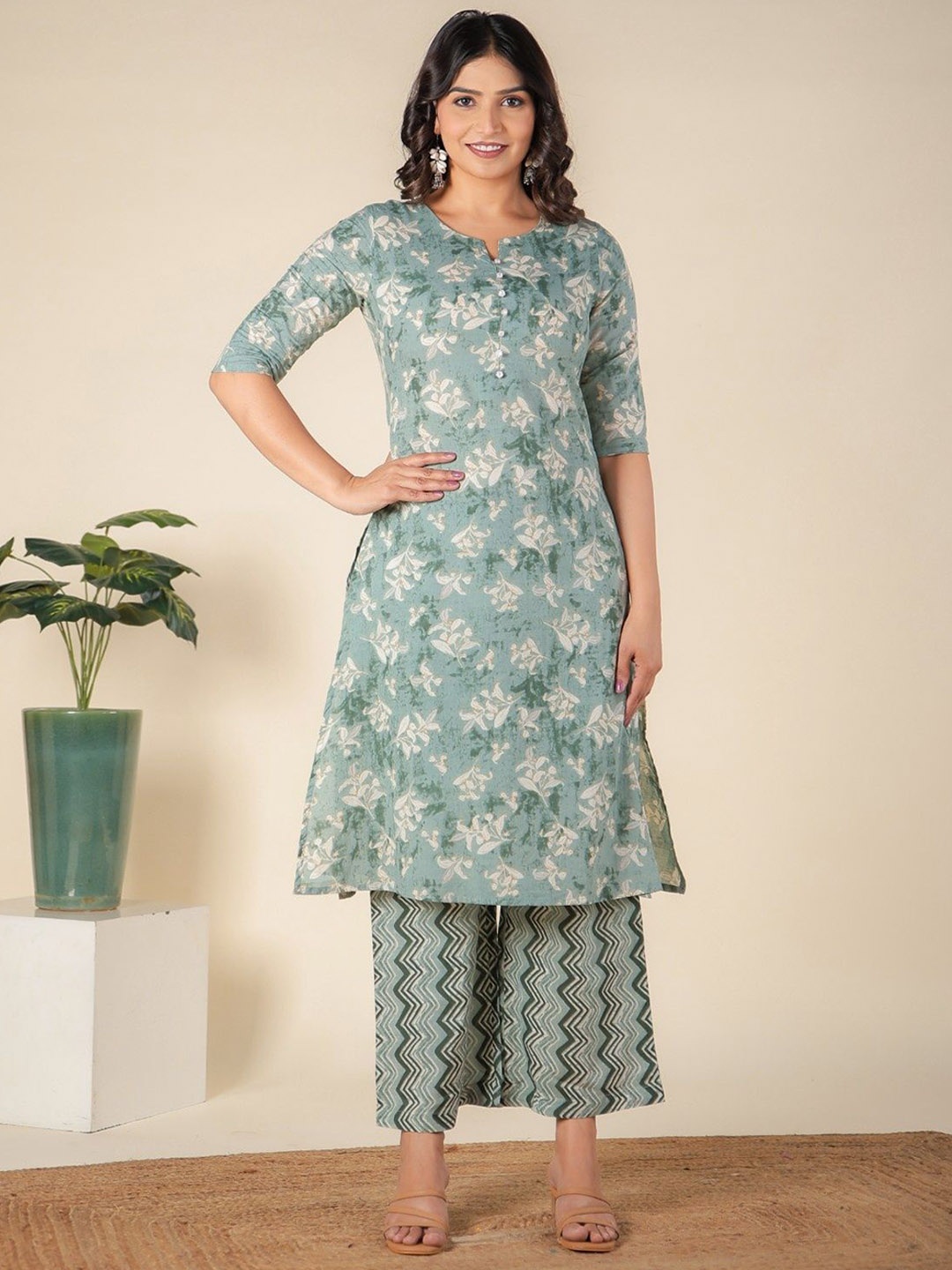 

Aramya Women Floral Printed Regular Beads and Stones Pure Cotton Kurta with Palazzos, Multi
