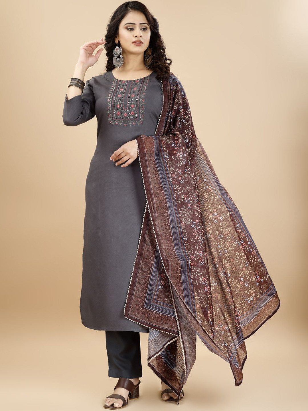

Glomee Women Embroidered Regular Kurta with Trousers & With Dupatta, Grey