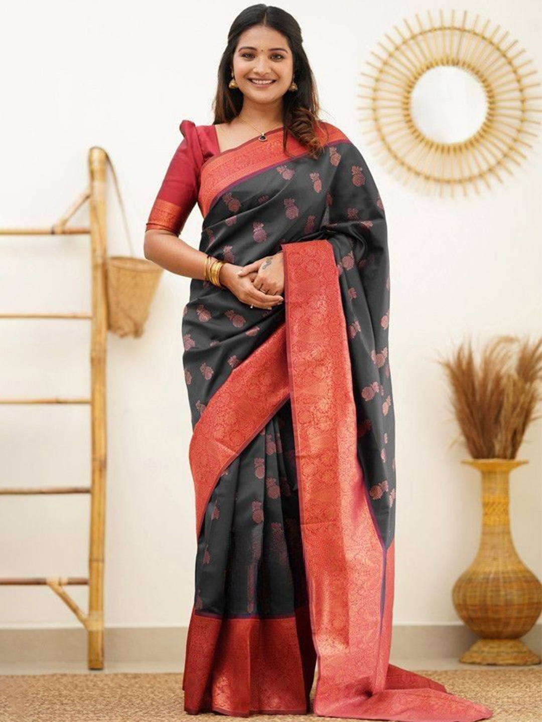 

Wuxi Woven Design Zari Pure Silk Banarasi Saree, Black