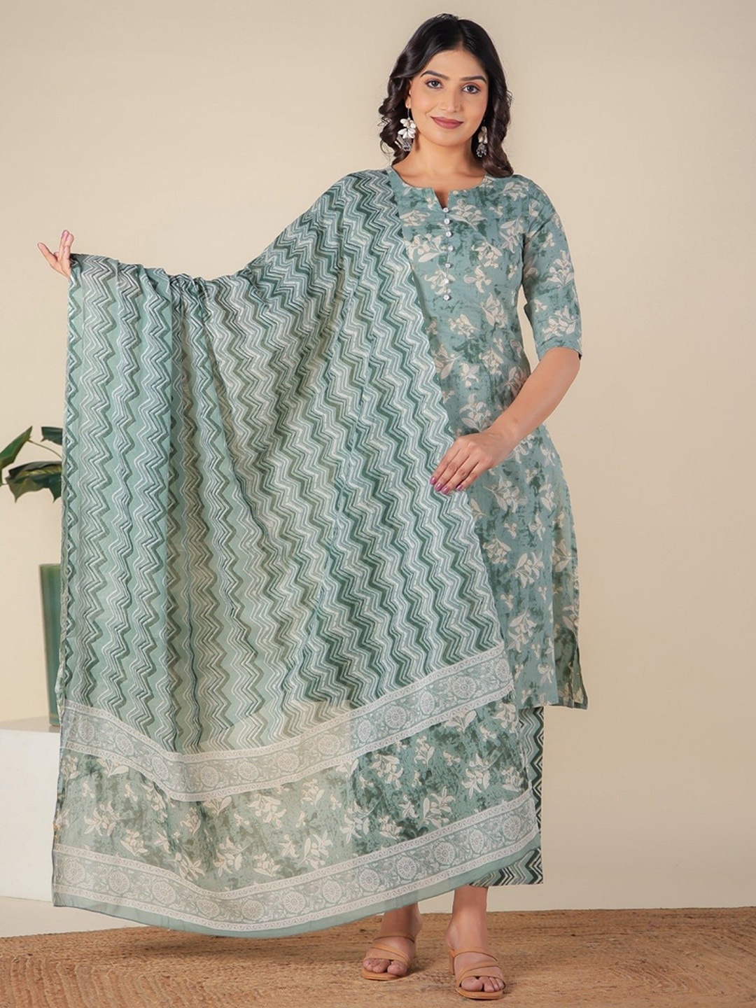 

Aramya Women Floral Printed Regular Beads and Stones Pure Cotton Kurta with Palazzos & With Dupatta, Green