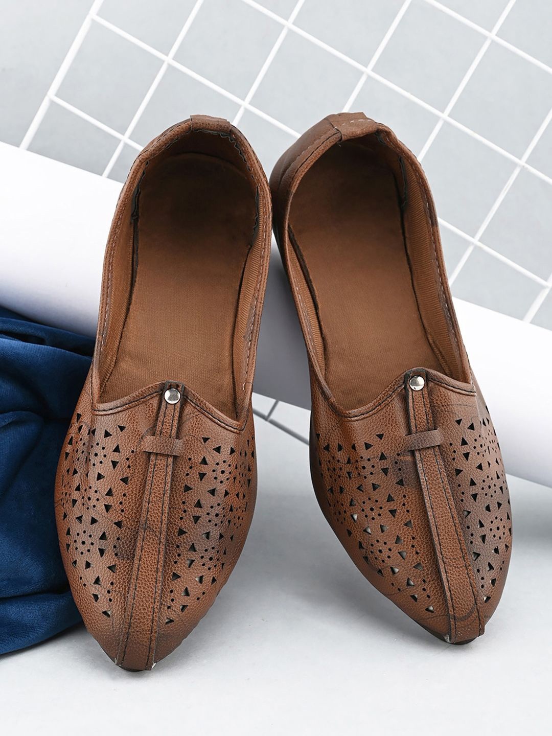 

Apratim Men Mojaris with Laser Cuts Flats, Brown