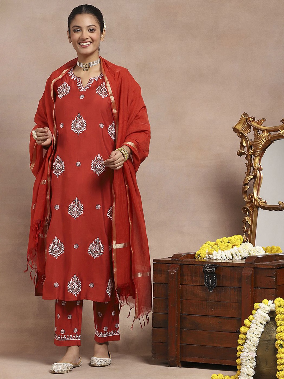 

House of Chikankari Chikankari Woven Kurta Set, Red