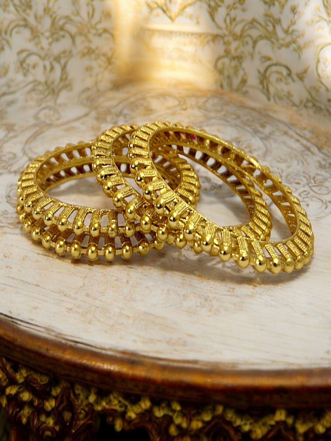 

AccessHer Set Of 4 Gold-Plated Bangles
