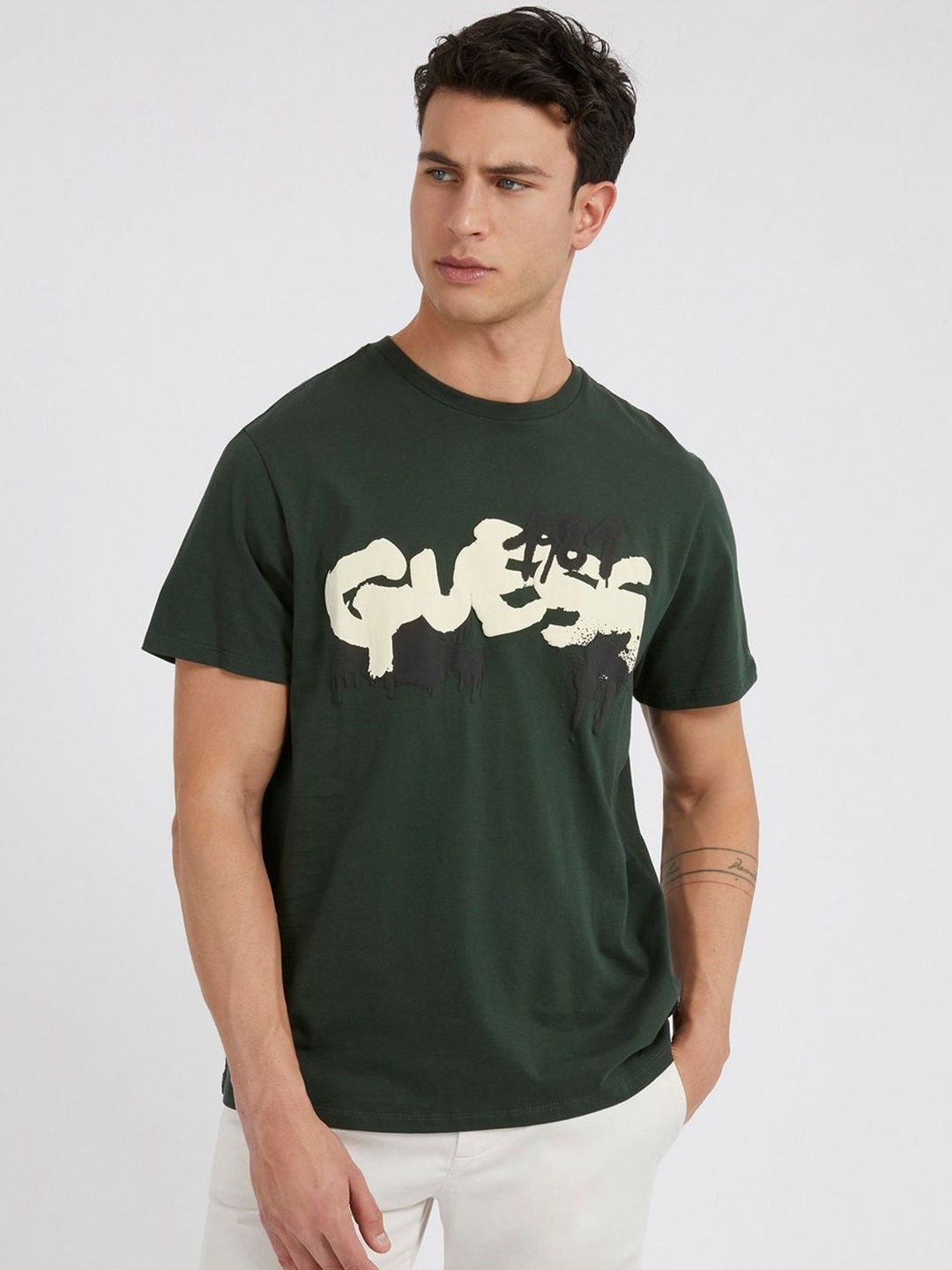 

GUESS Men Typography Printed Pockets Slim Fit T-shirt, Green