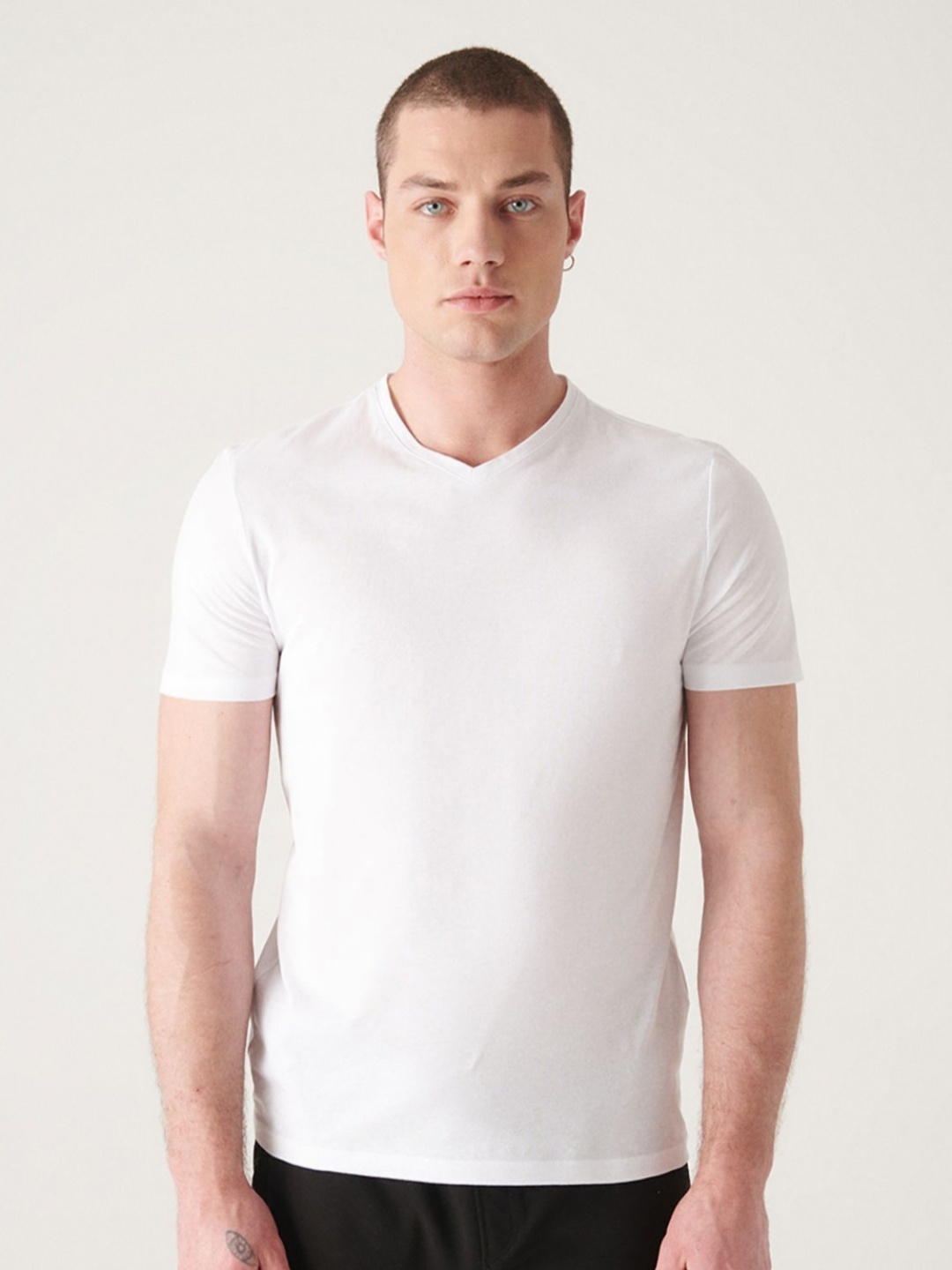 

Trendyol Men V-Neck Pockets T-shirt, Na