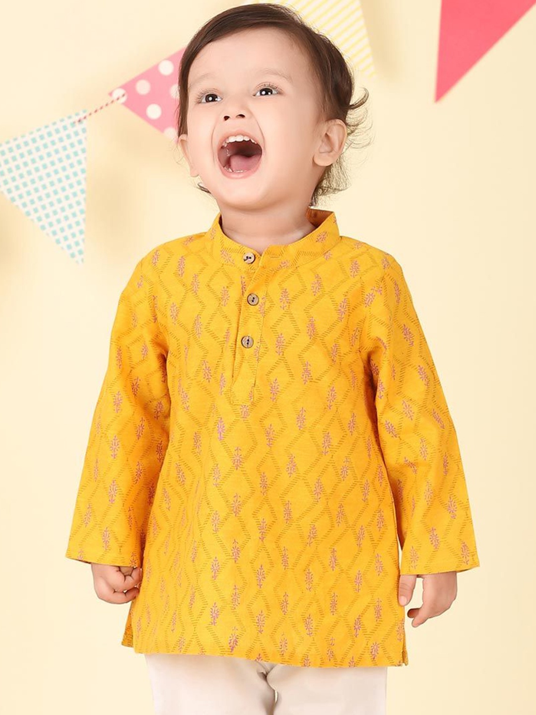 

Fabindia Boys Ethnic Motifs Printed Thread Work Kurta, Yellow