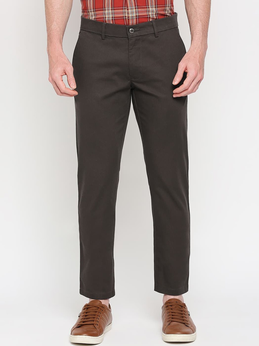 

Basics Men Tapered Fit Trousers, Brown