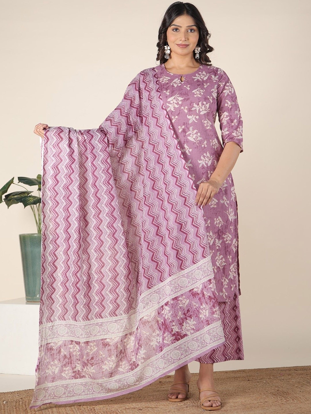 

Aramya Women Floral Printed Regular Pure Cotton Kurta with Trousers & With Dupatta, Pink