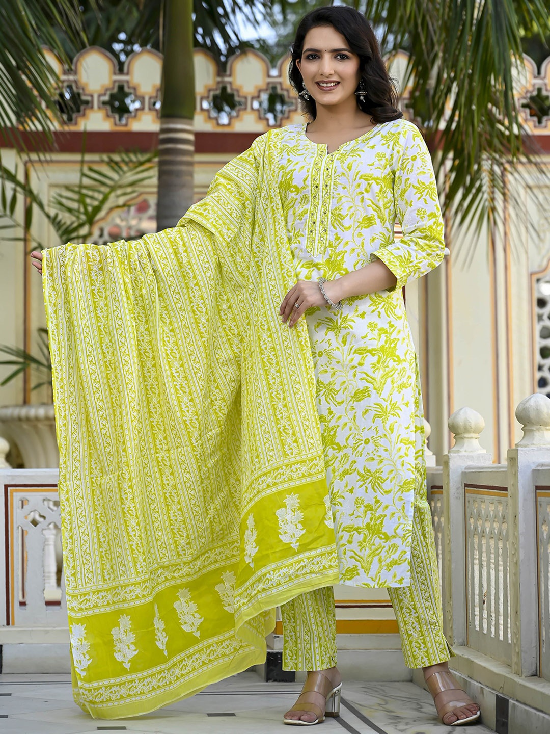 

DIVASTRI Women Floral Printed Regular Beads and Stones Pure Cotton Kurta with Trousers & With Dupatta, White
