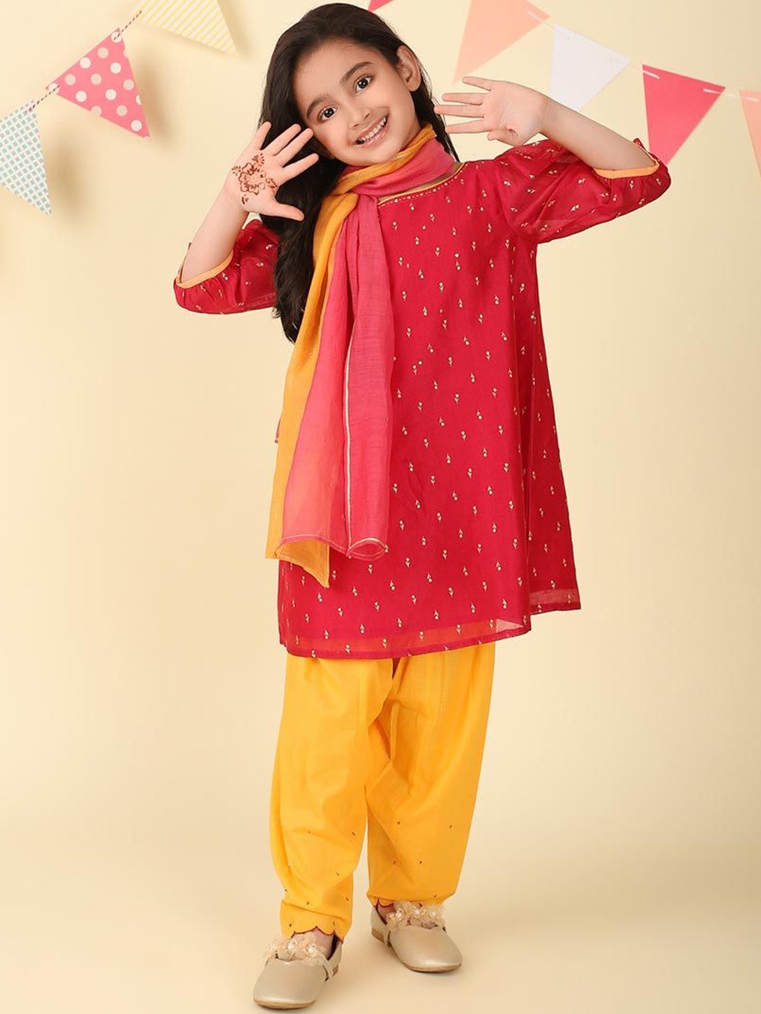 

Fabindia Girls Printed Regular Kurta with Salwar & With Dupatta, Fuchsia