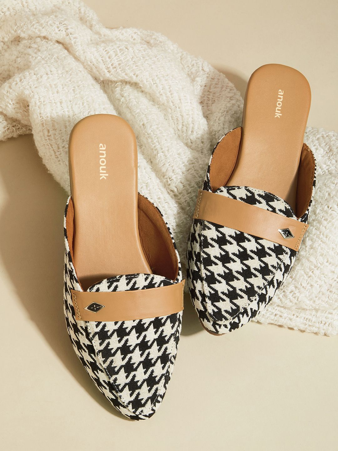 

Anouk Women Printed Ethnic Mules Flats, Black