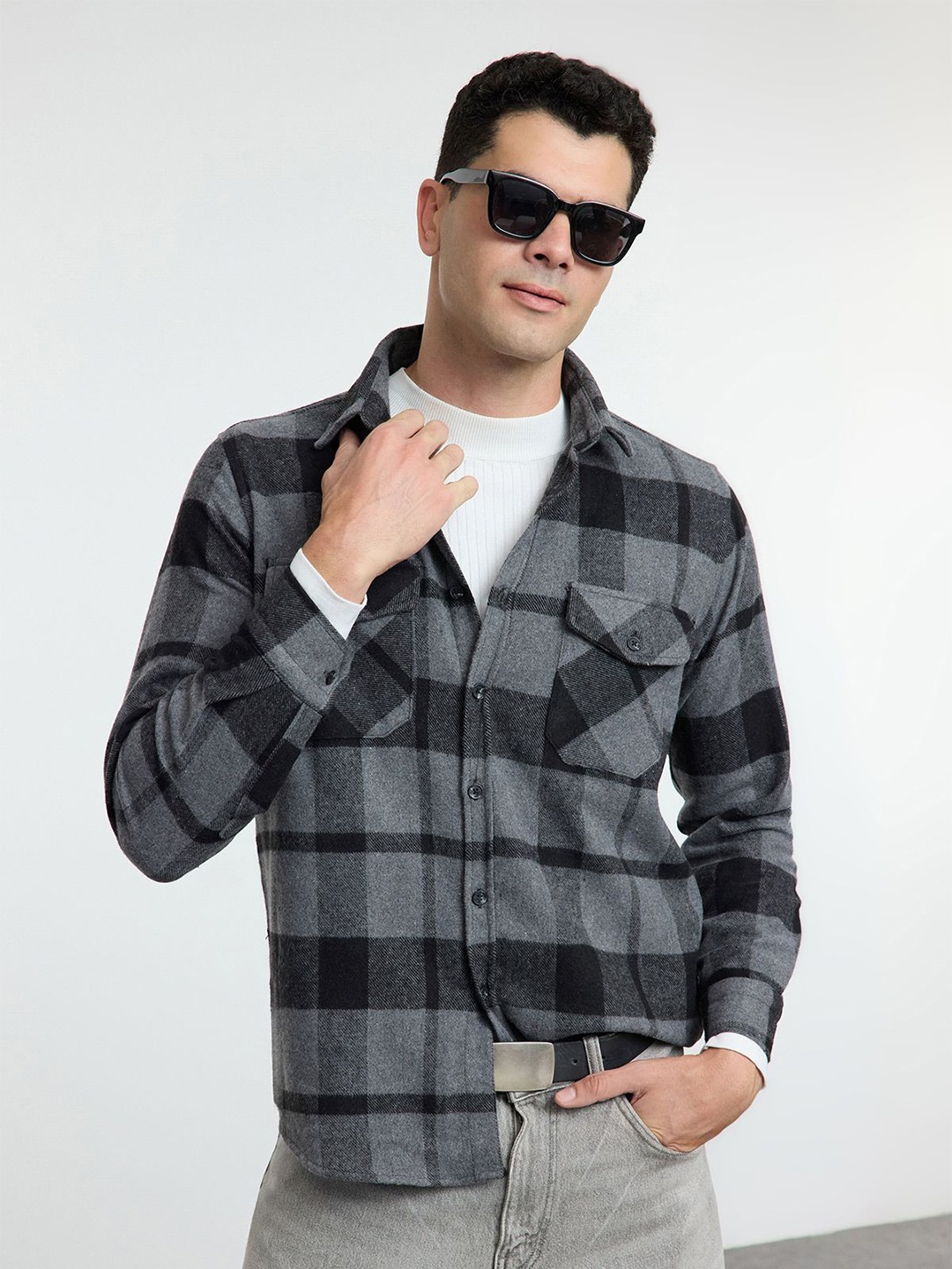 

Trendyol Men Opaque Checked Casual Shirt, Na