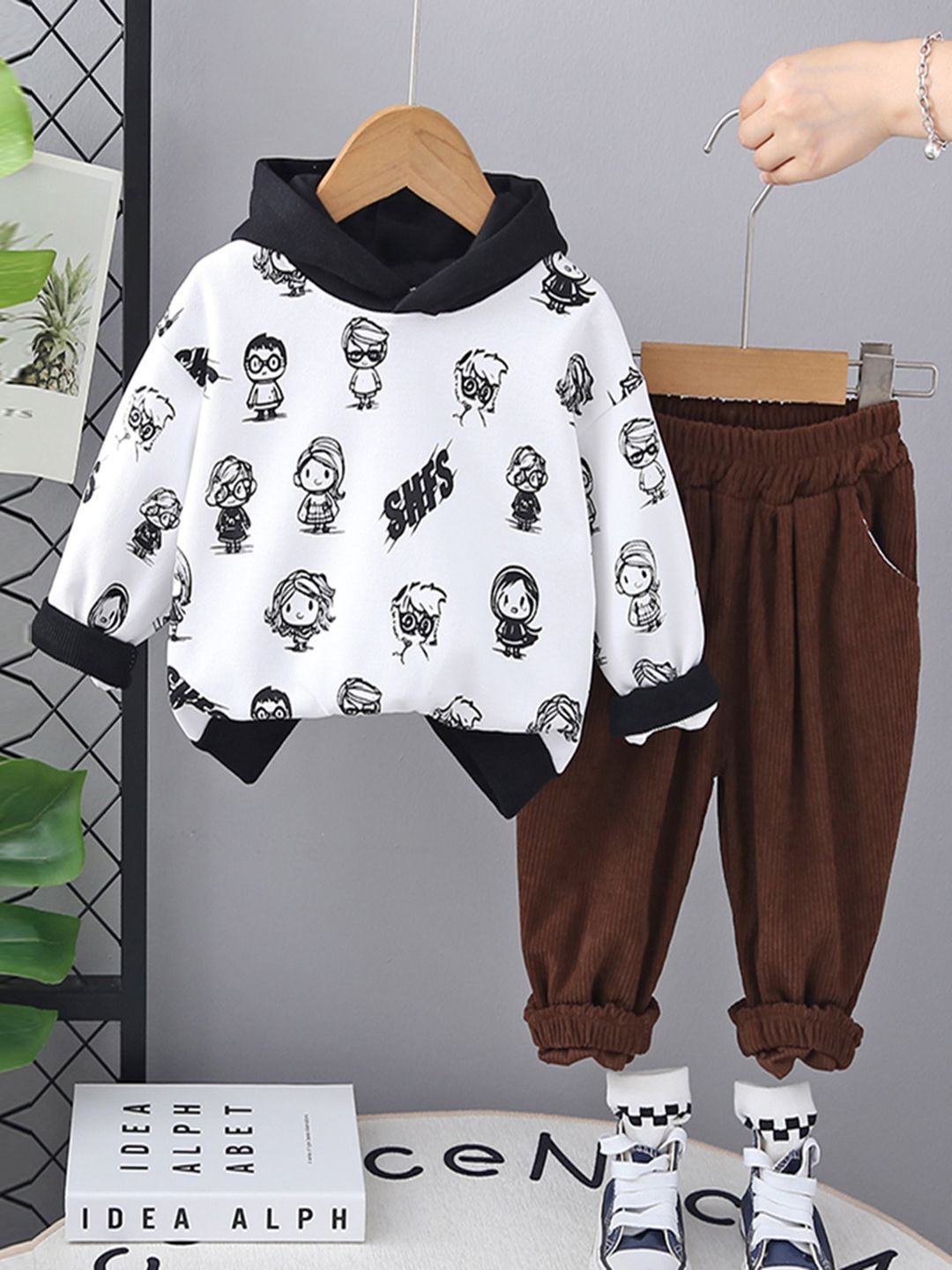 

INCLUD Boys Printed Trousers, White