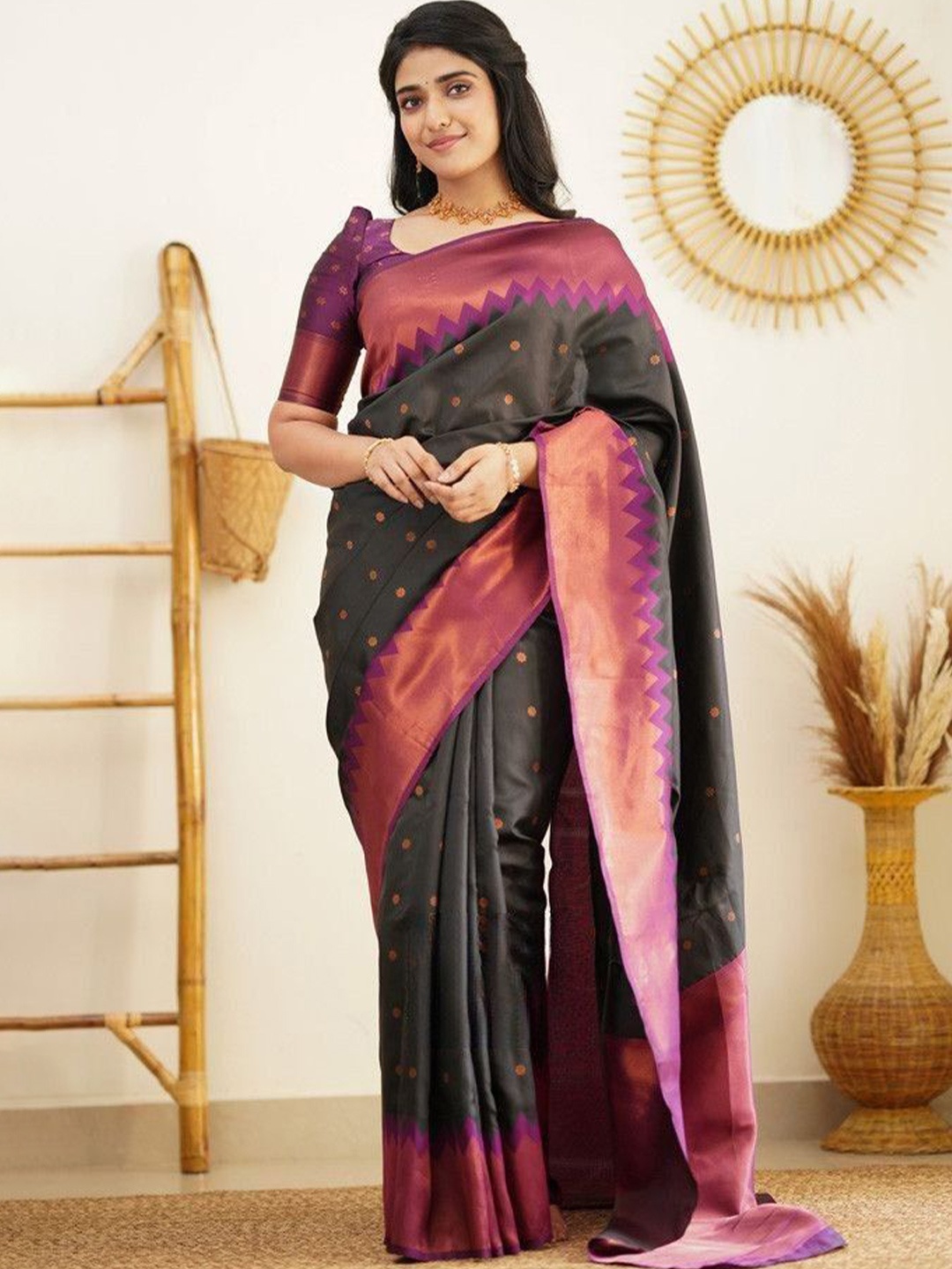 

Wuxi Woven Design Zari Pure Silk Banarasi Saree, Black