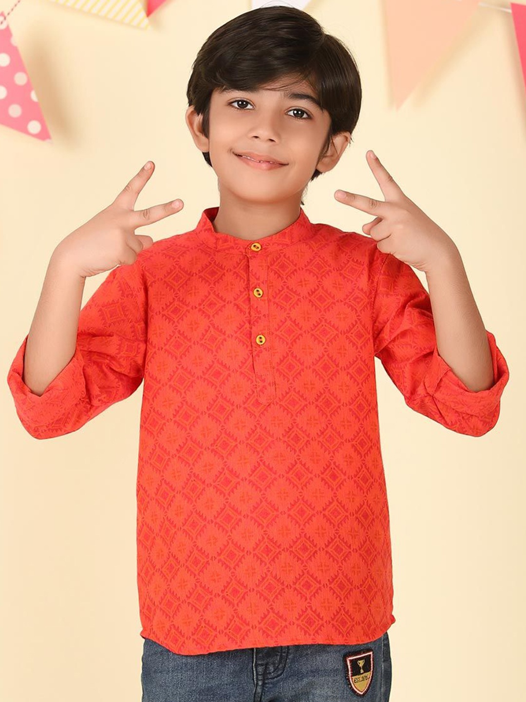 

Fabindia Boys Ethnic Motifs Printed Cold-Shoulder Sleeves Thread Work Kurta, Red