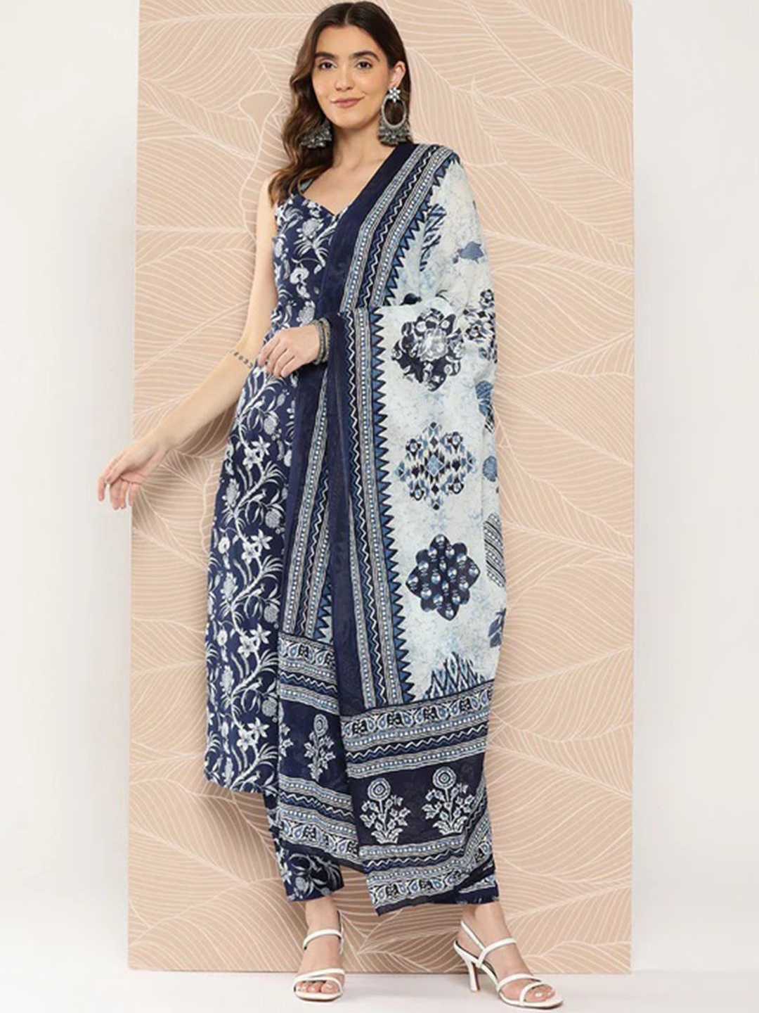 

DIVASTRI Women Floral Printed Regular Kurta with Trousers & With Dupatta, Navy blue