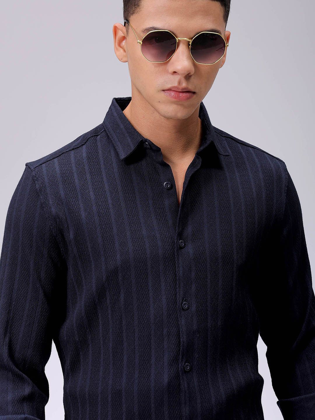 

The Indian Garage Co Men Slim Fit Textured Jacquard Resortwear Shirt, Navy blue