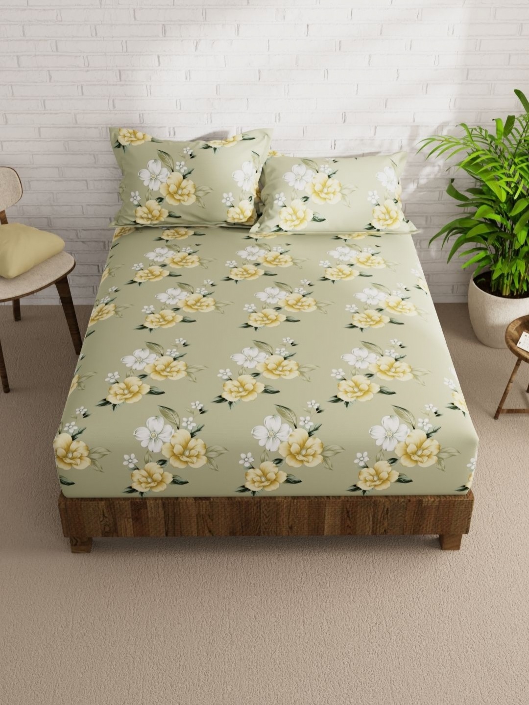 

KOPA Green & White Floral 152 TC Queen Bedsheet with 2 Pillow Covers