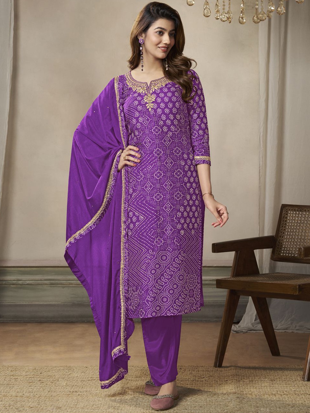 

Seerat Women Bandhani Printed Regular Pure Silk Kurta with Trousers & With Dupatta, Purple