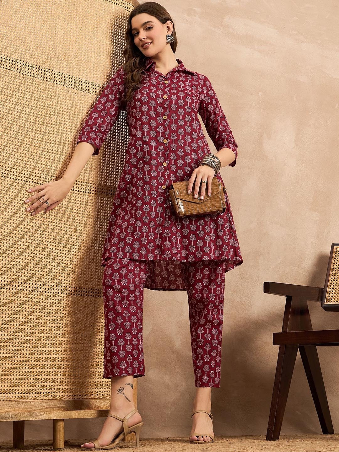 

BAESD Women Floral Printed Regular Kurta with Trousers, Maroon
