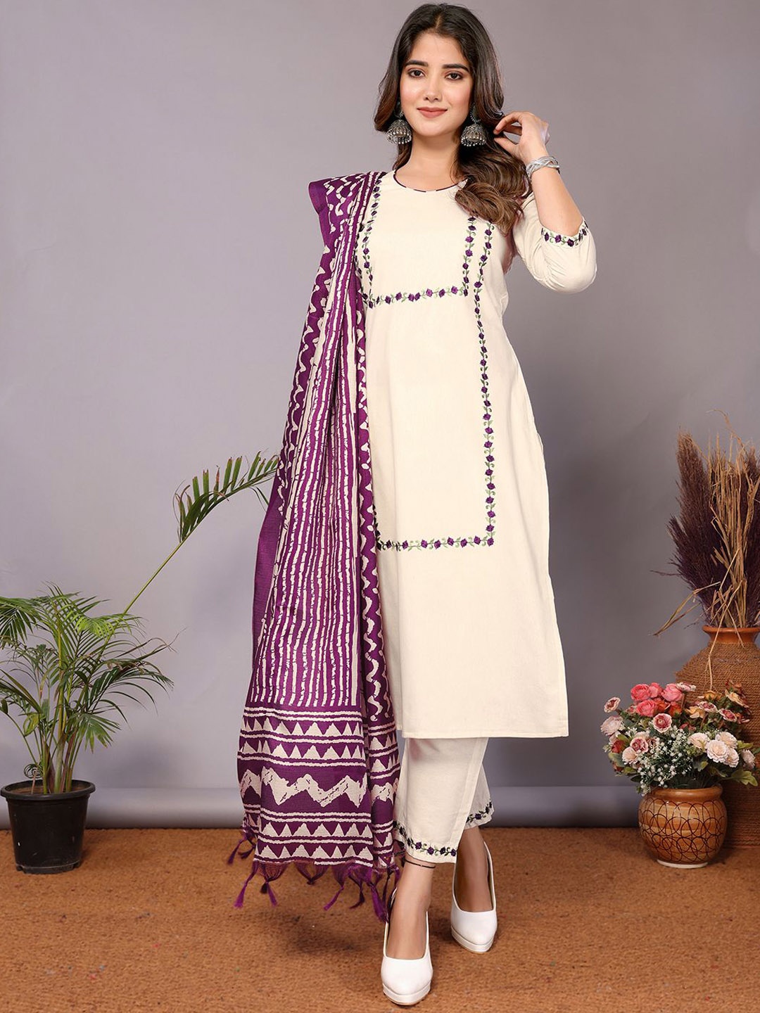 

DIVASTRI Women Floral Embroidered Regular Pure Cotton Kurta with Trousers & With Dupatta, Purple