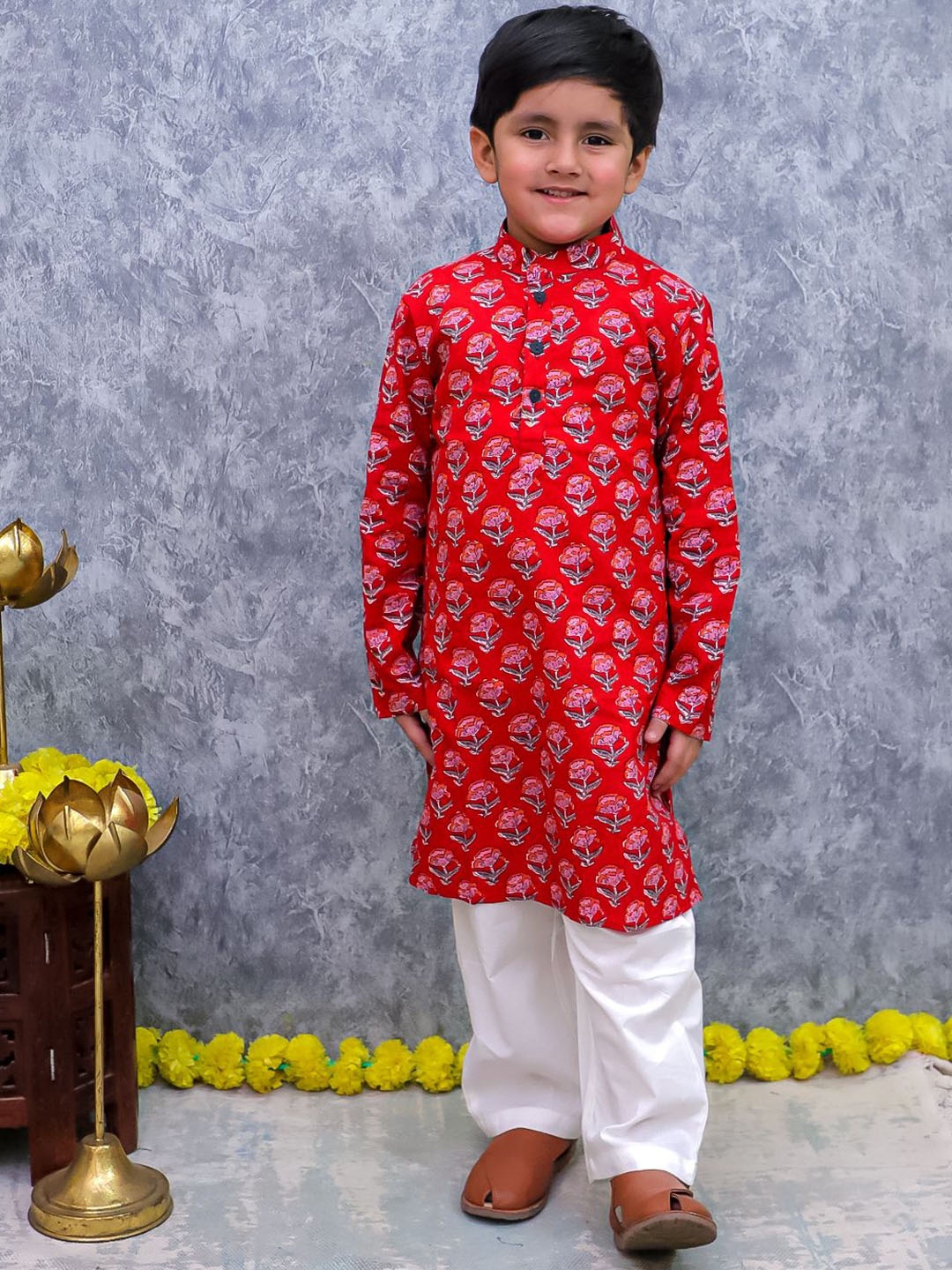

UNBIND Boys Floral Printed Regular Pure Cotton Kurta with Trousers, Red