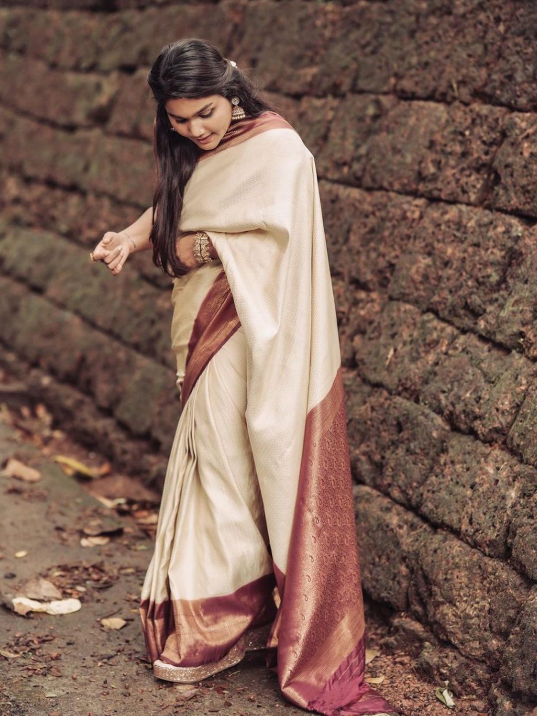 

Wuxi Woven Design Zari Pure Silk Banarasi Saree, Cream