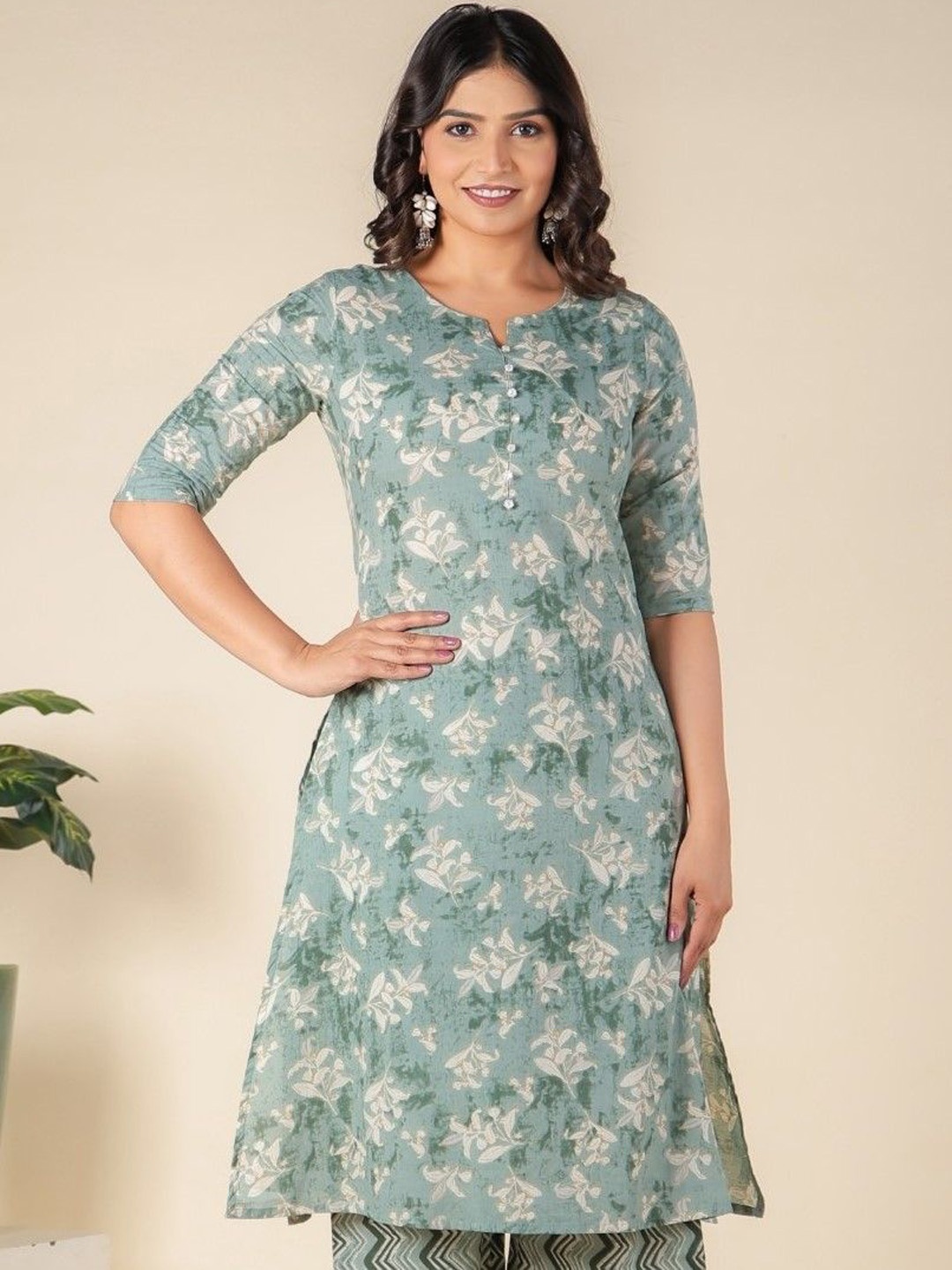 

Aramya Women Floral Printed Kurta, Green
