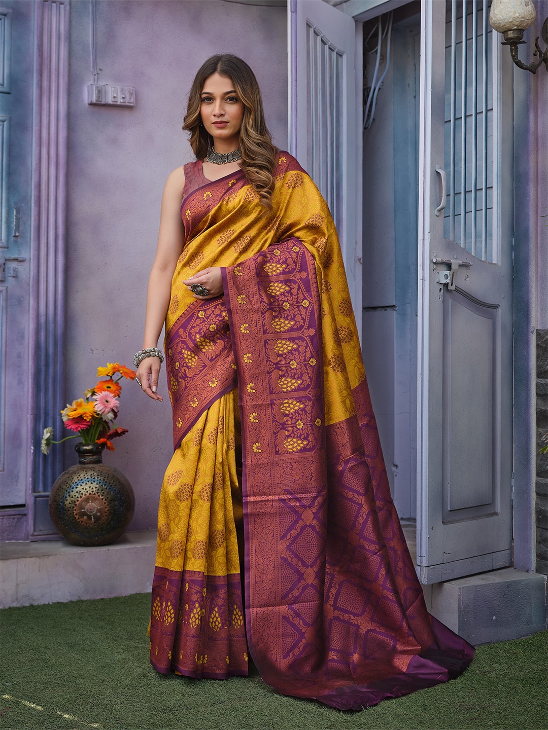 

Wuxi Woven Design Zari Pure Silk Banarasi Saree, Gold