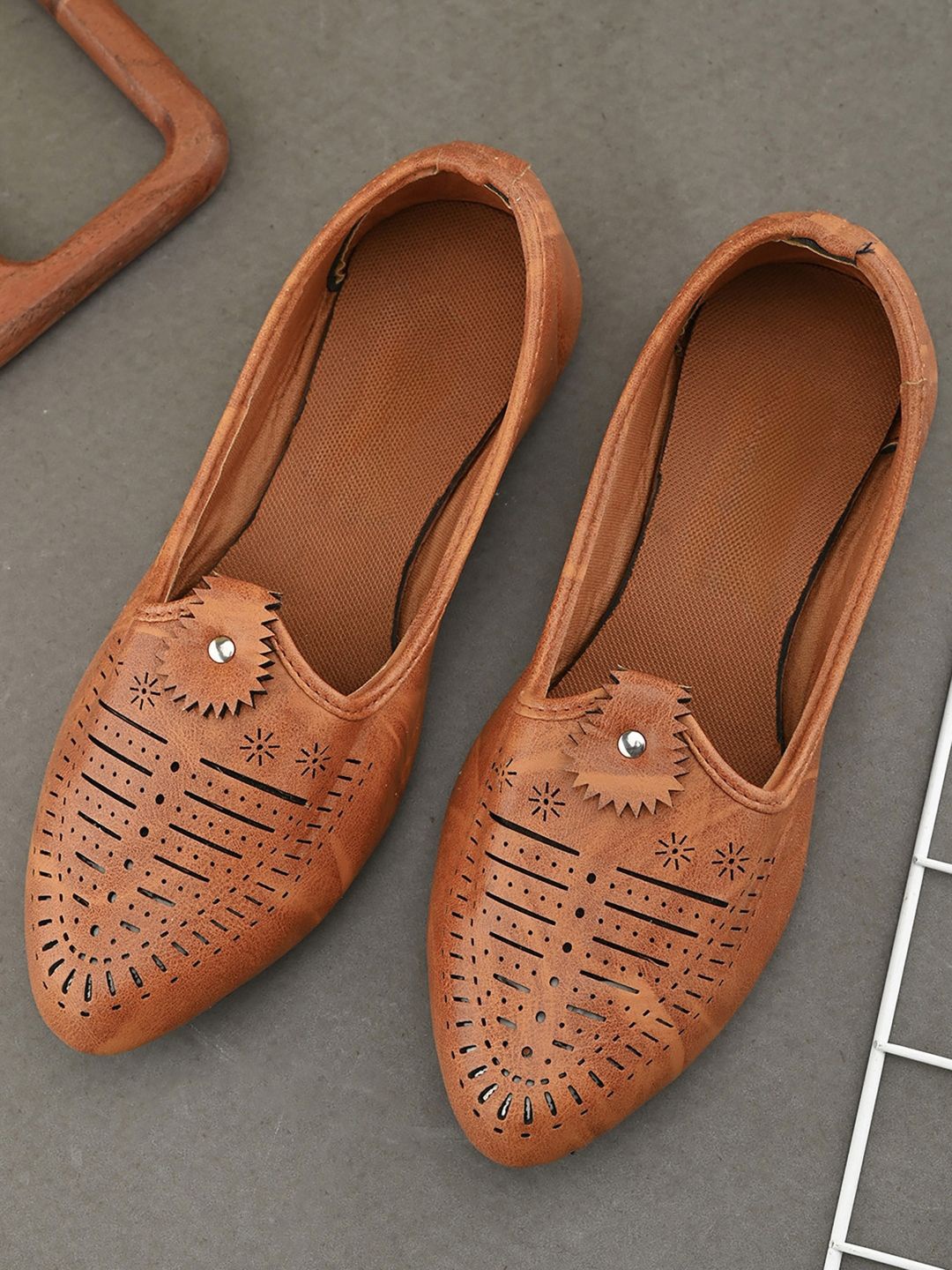 

Apratim Men Mojaris with Laser Cuts Flats, Tan