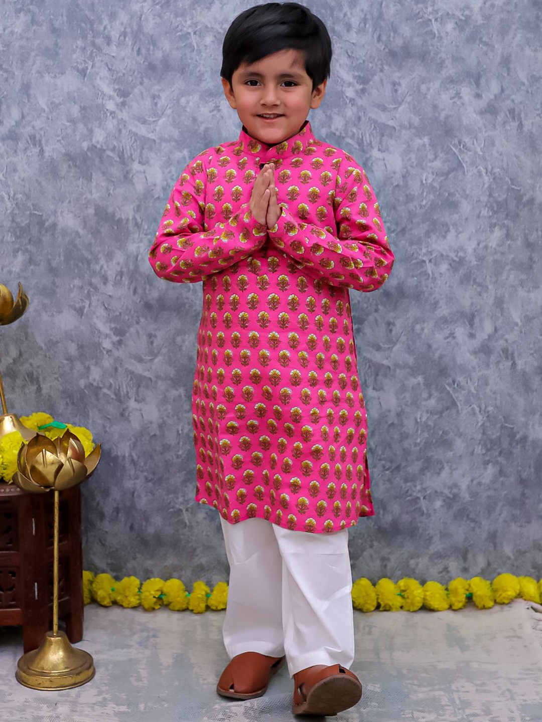 

UNBIND Boys Floral Printed Regular Pure Cotton Kurta with Trousers, Pink