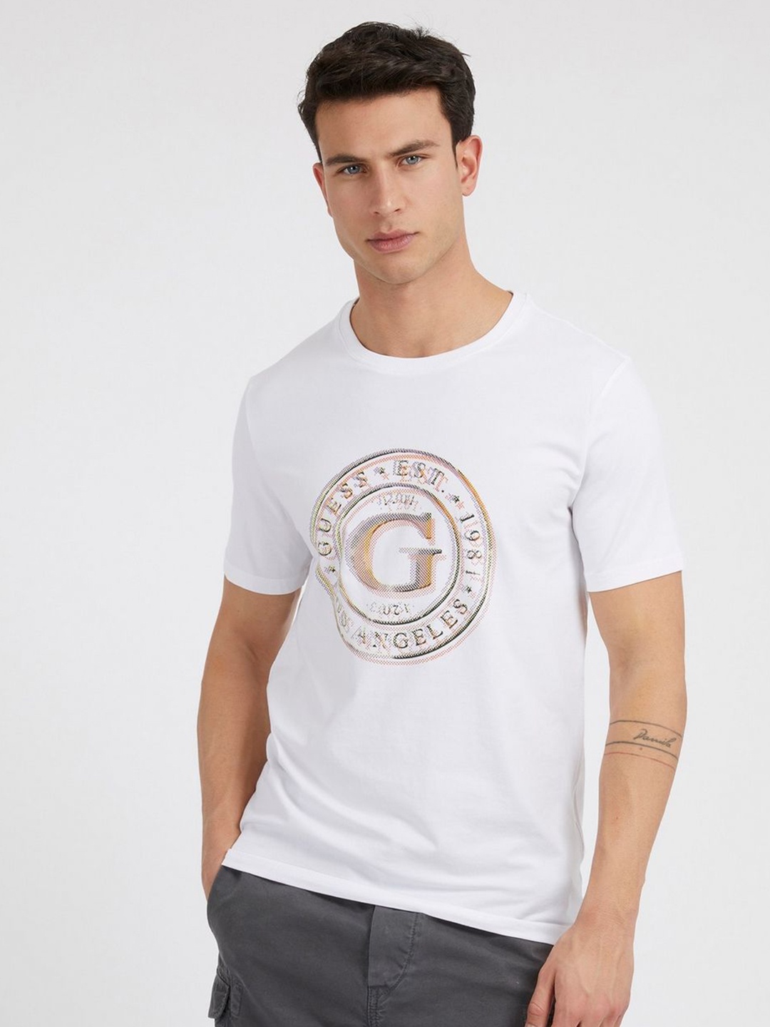 

GUESS Men Typography Printed Extended Sleeves Pockets Slim Fit T-shirt, White
