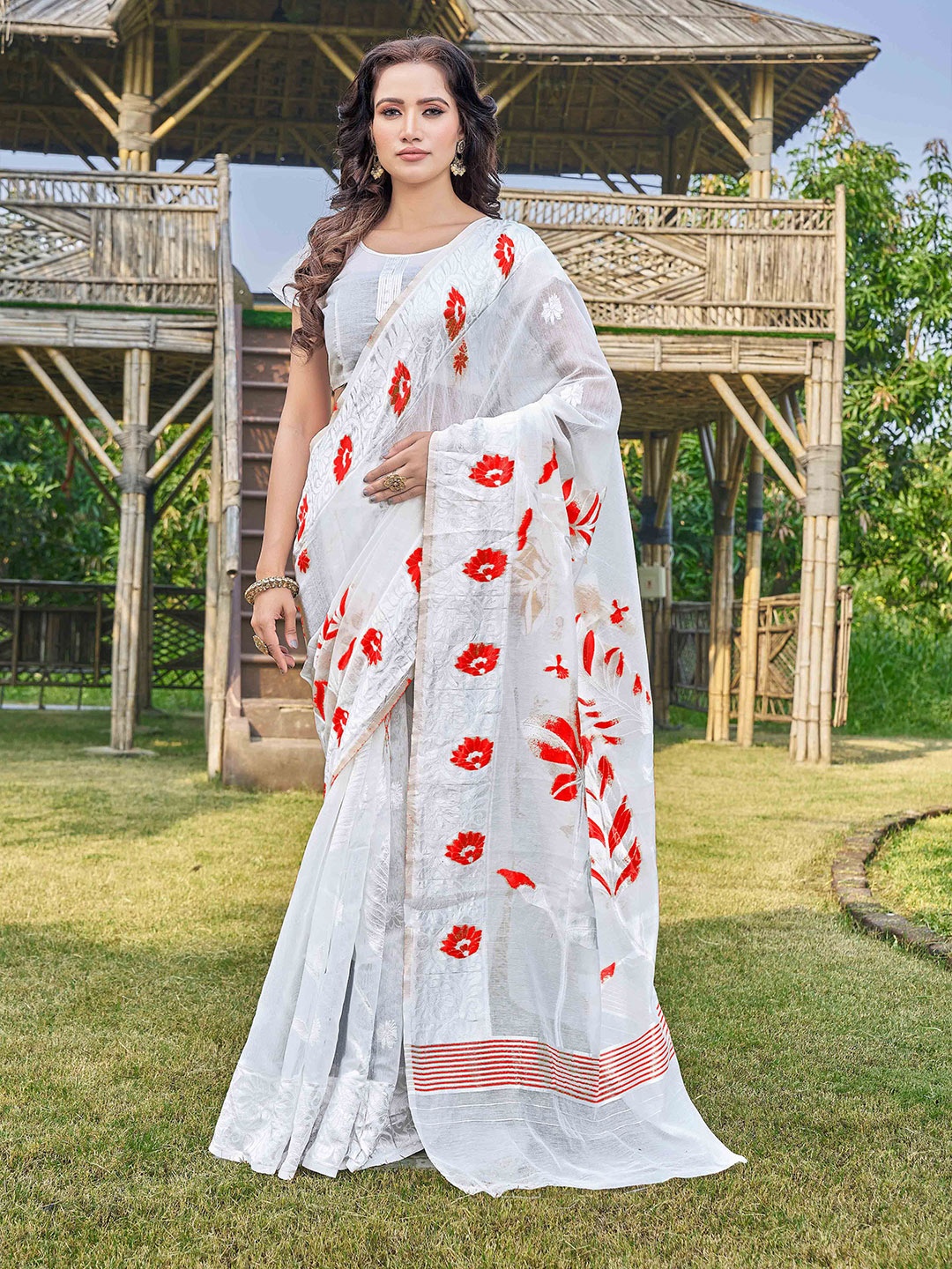 

AARITRA Floral Silk Cotton Jamdani Saree, White