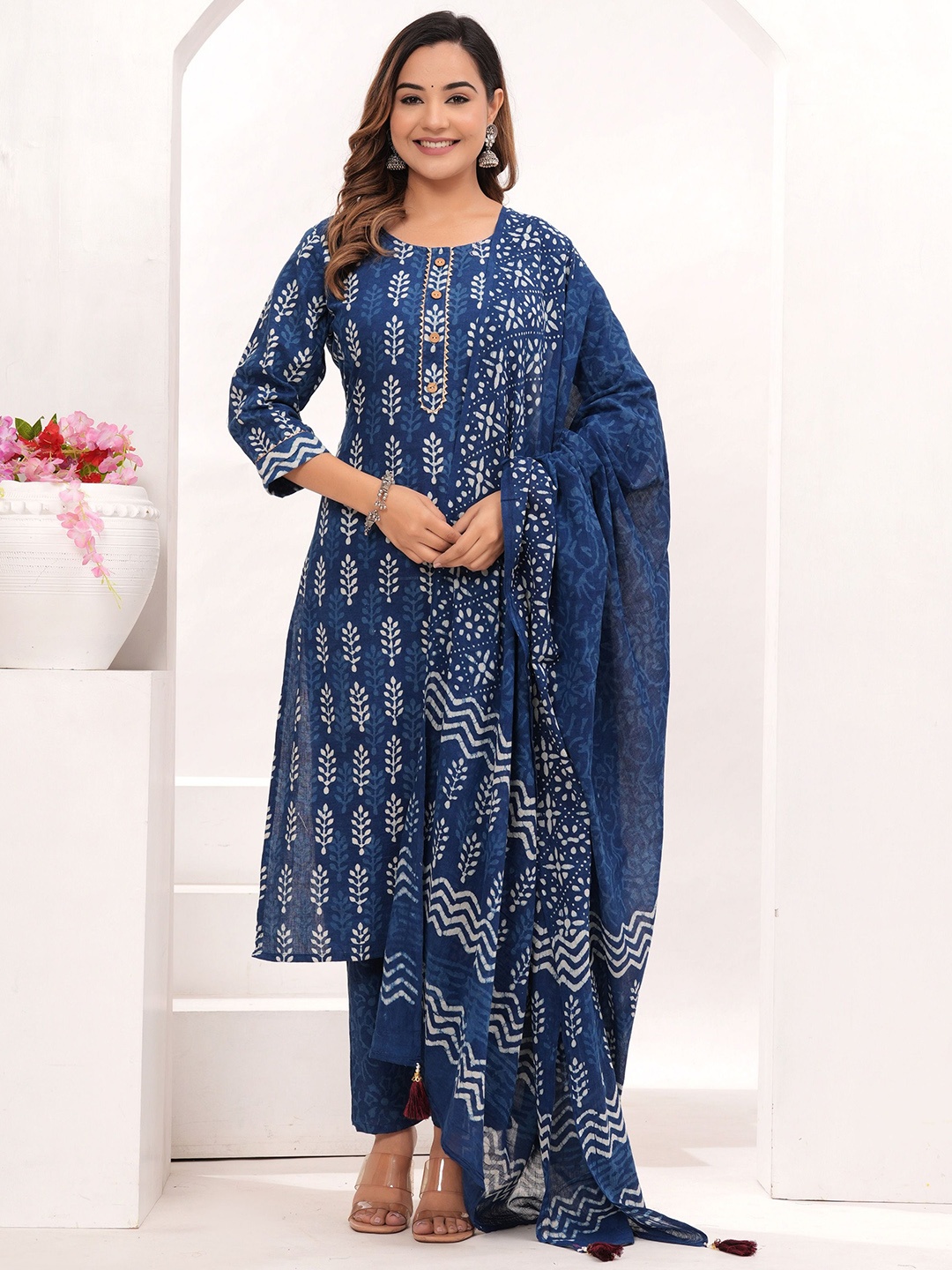 

VASUPRADA Women Floral Printed Regular Kurta with Trousers & With Dupatta, Blue