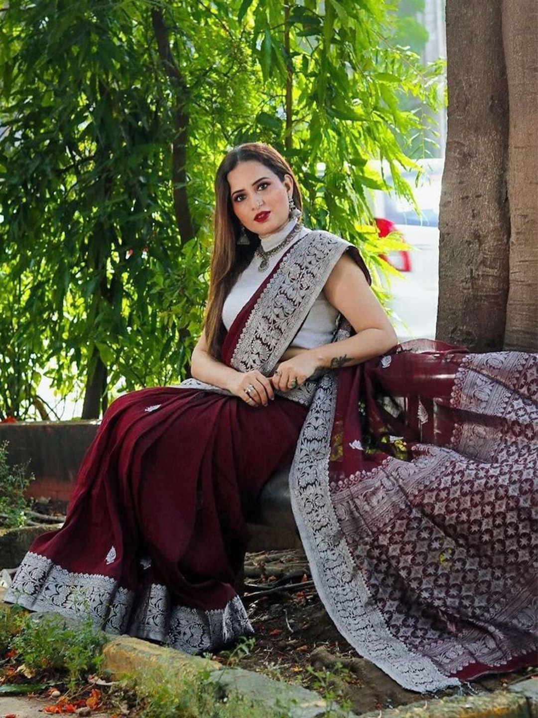 

Jinax Woven Design Zari Pure Silk Banarasi Saree, Maroon