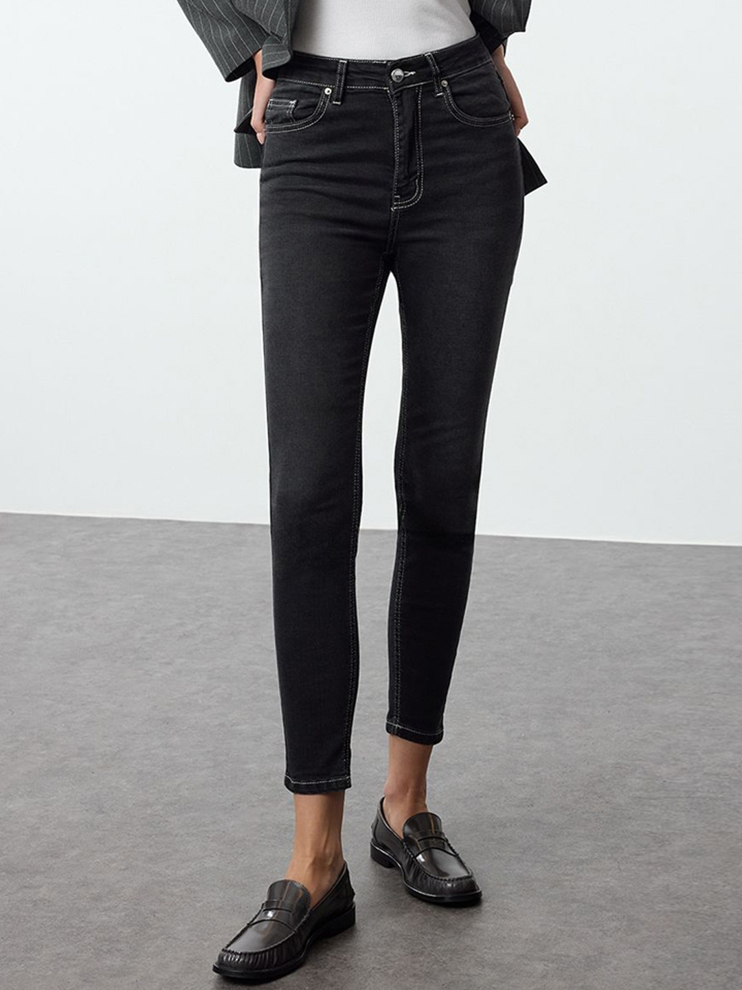 

Trendyol Women Slash Knee Jeans, Na