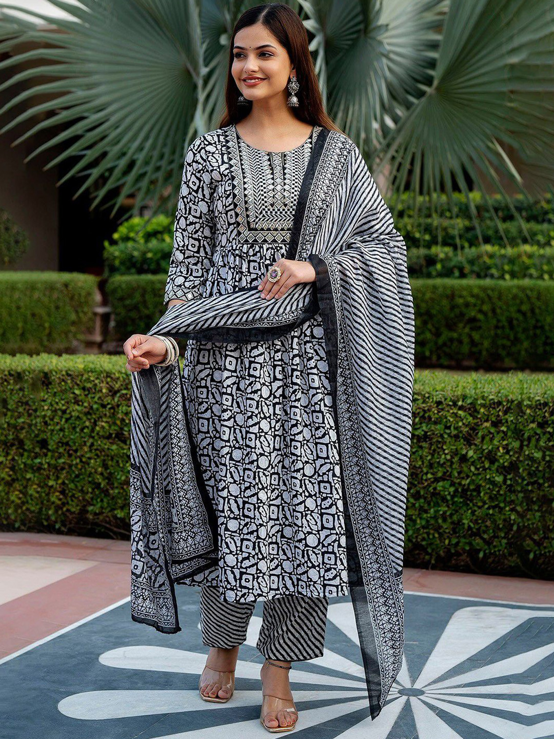 

7Threads Women Printed Regular Kurta with Trousers & With Dupatta, Grey