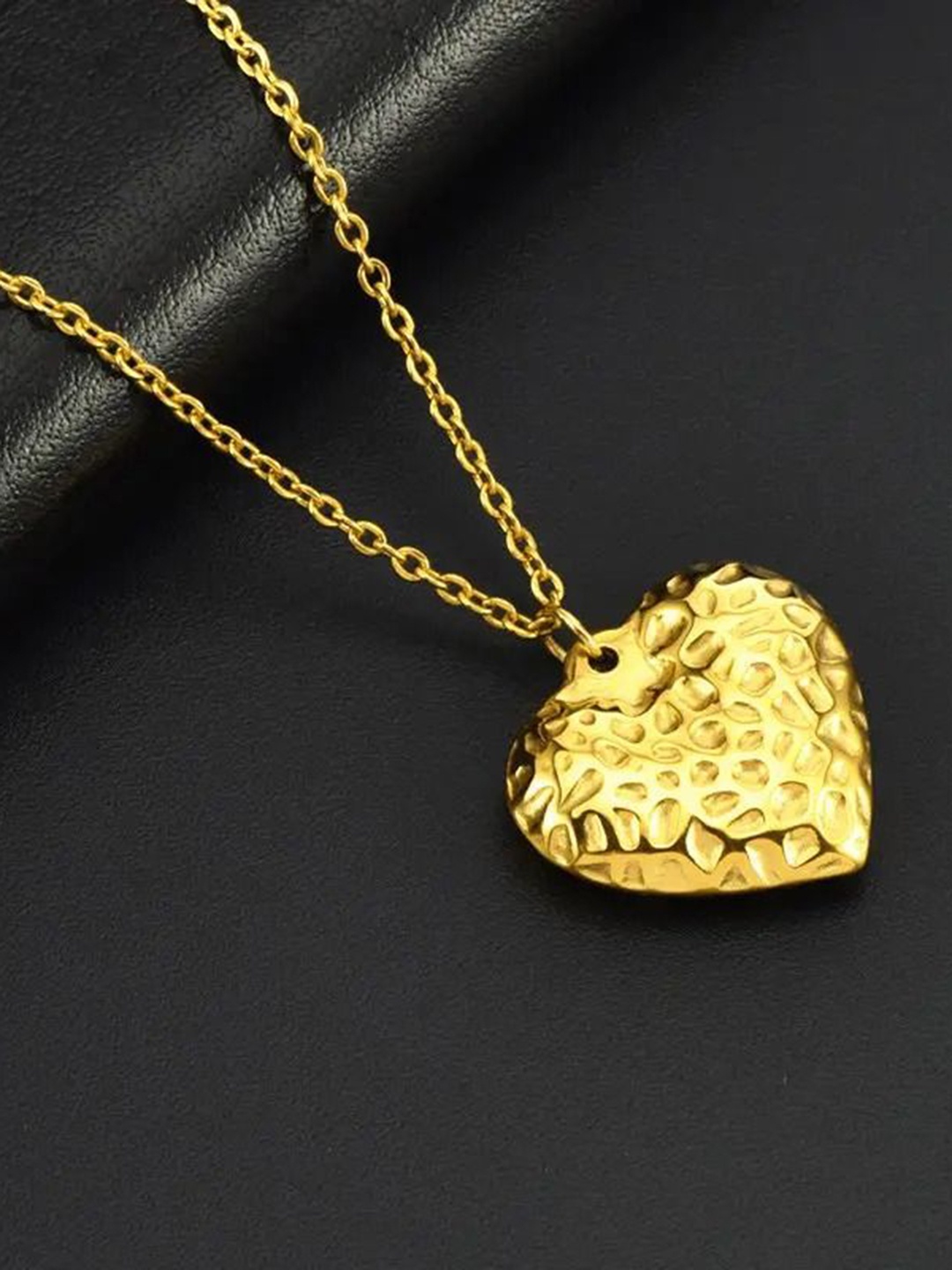 

MEENAZ Anti Tarnish Gold-Plated Heart Shaped Pendants with Chains