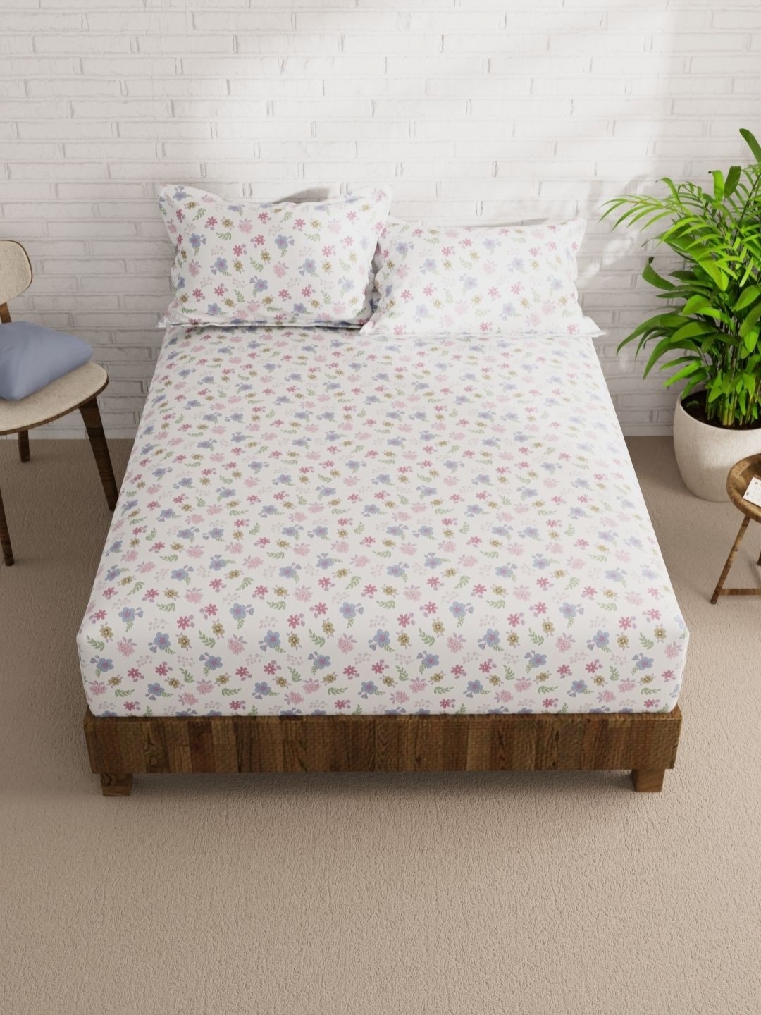 

KOPA White & Blue Floral 152 TC Queen Bedsheet with 2 Pillow Covers