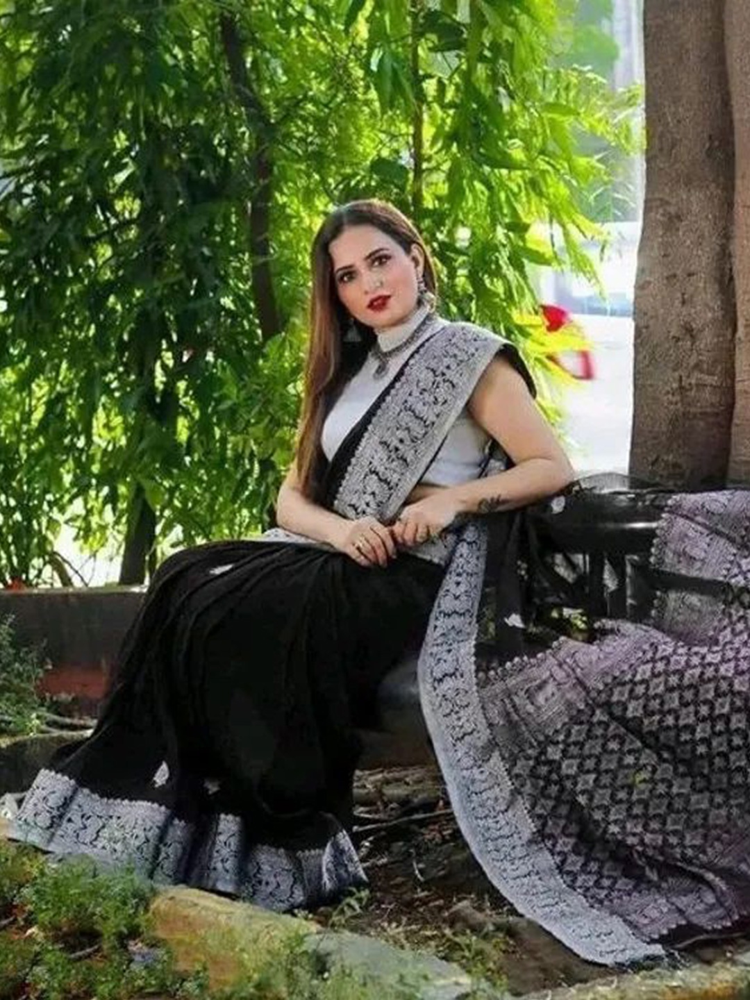 

Jinax Woven Design Pure Silk Banarasi Saree, Black