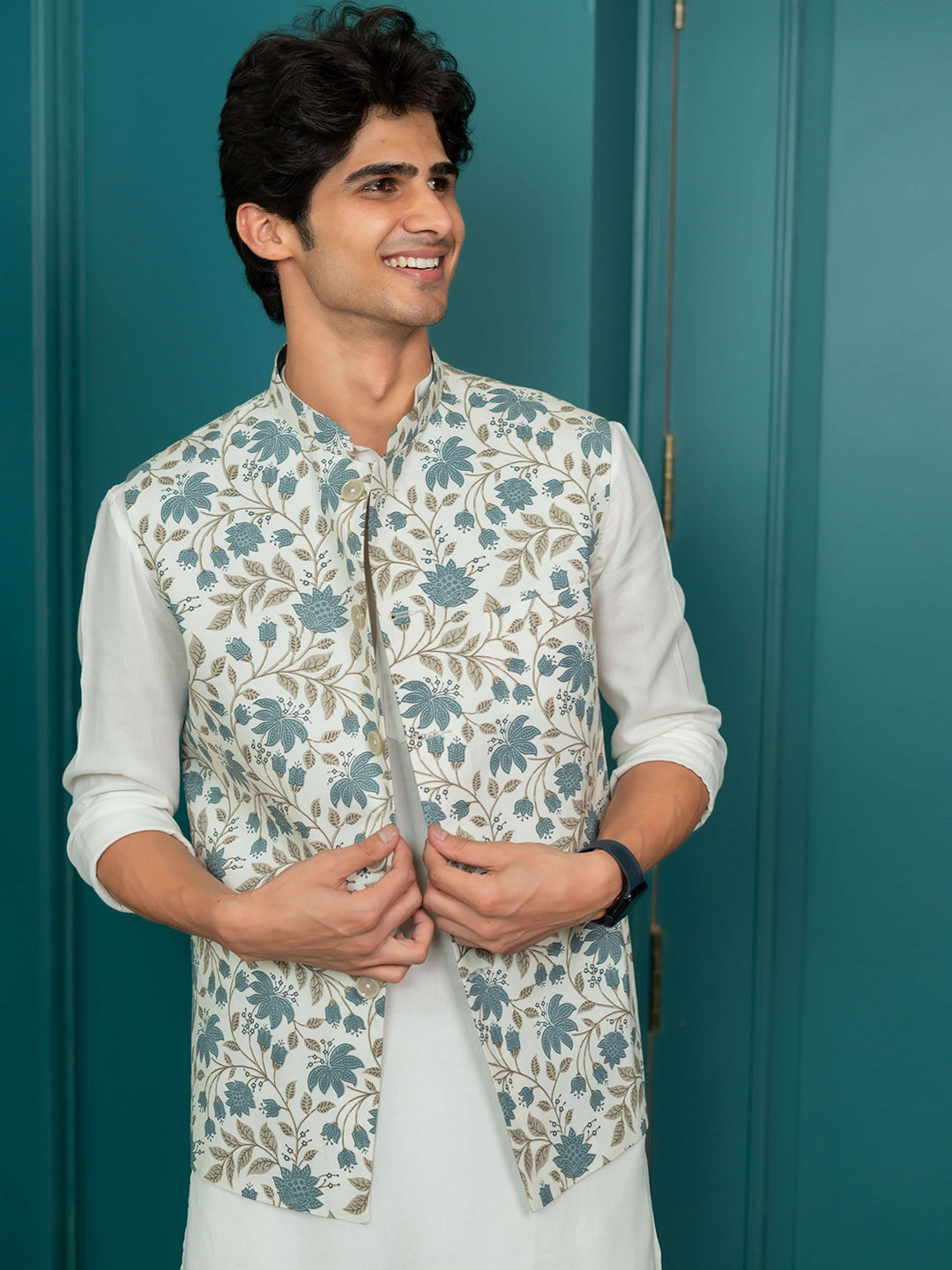 

Shasak Floral Printed Nehru Jacket, White