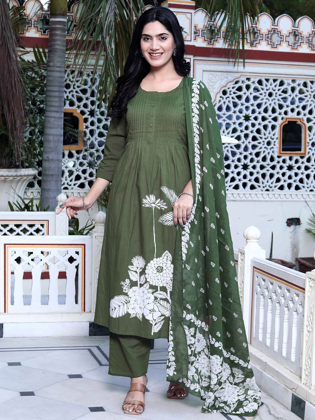 

MIRAVAN Women Embroidered Regular Pure Cotton Kurta with Trousers & With Dupatta, Green