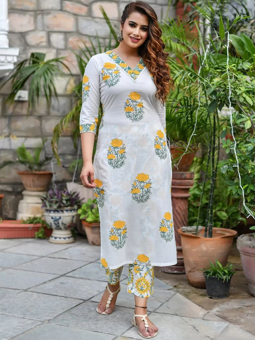 

7Threads Women Printed Regular Kurta with Trousers & With Dupatta, White